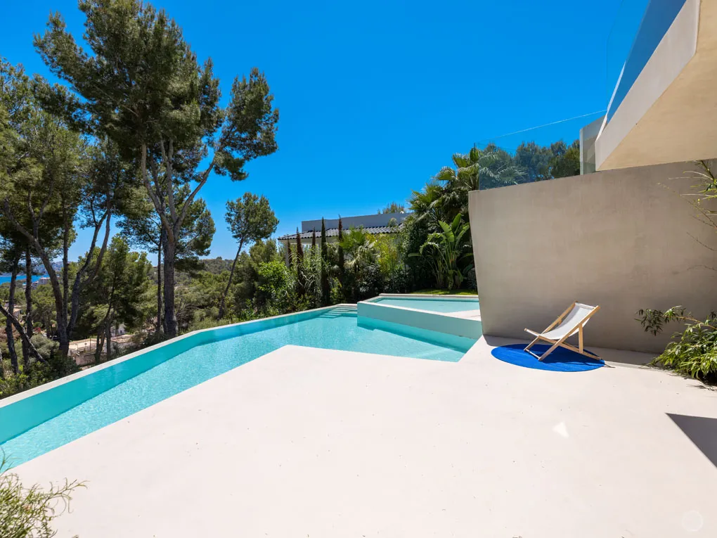 Avant-gardistische villa met uitzicht op zee-32