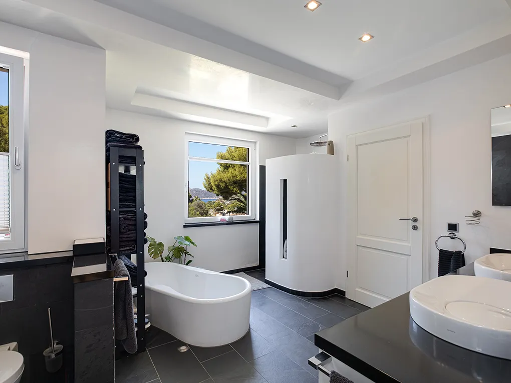 Villa met zeezicht in Nova Santa Ponsa-9