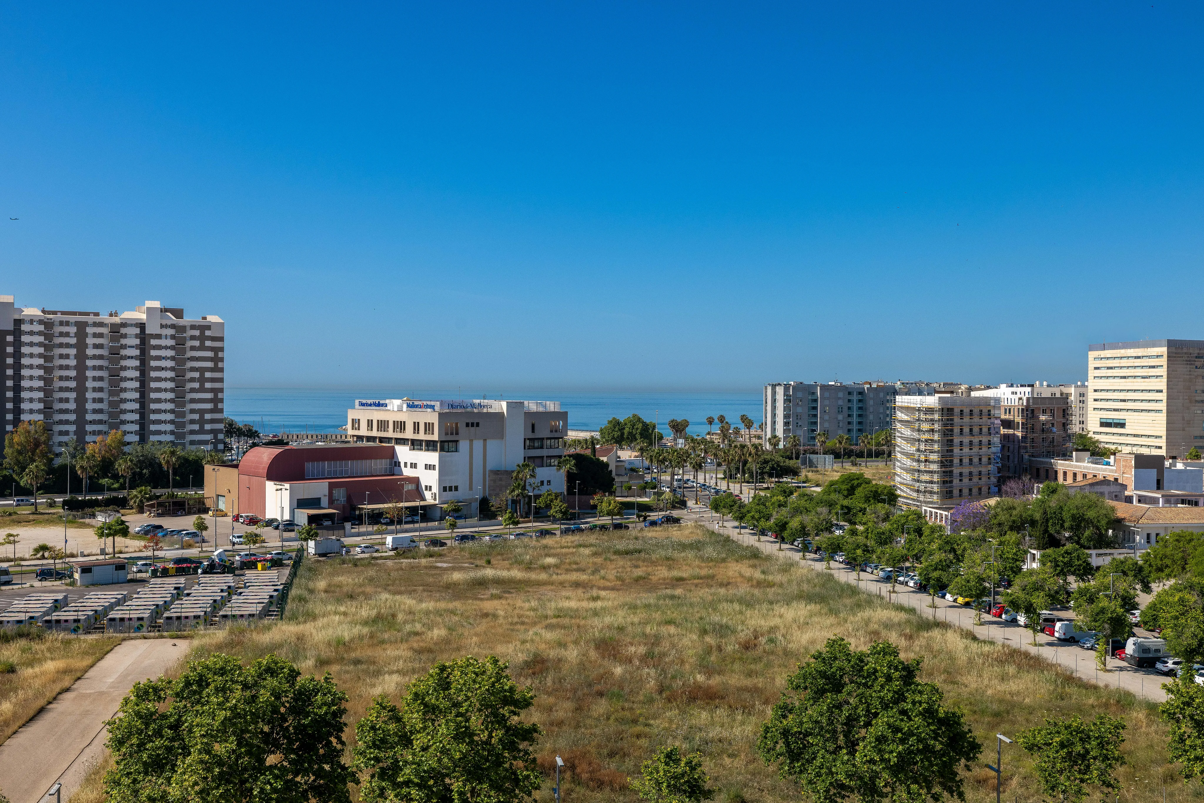 Exclusive newly built penthouse with terrace and rooftop solarium-9