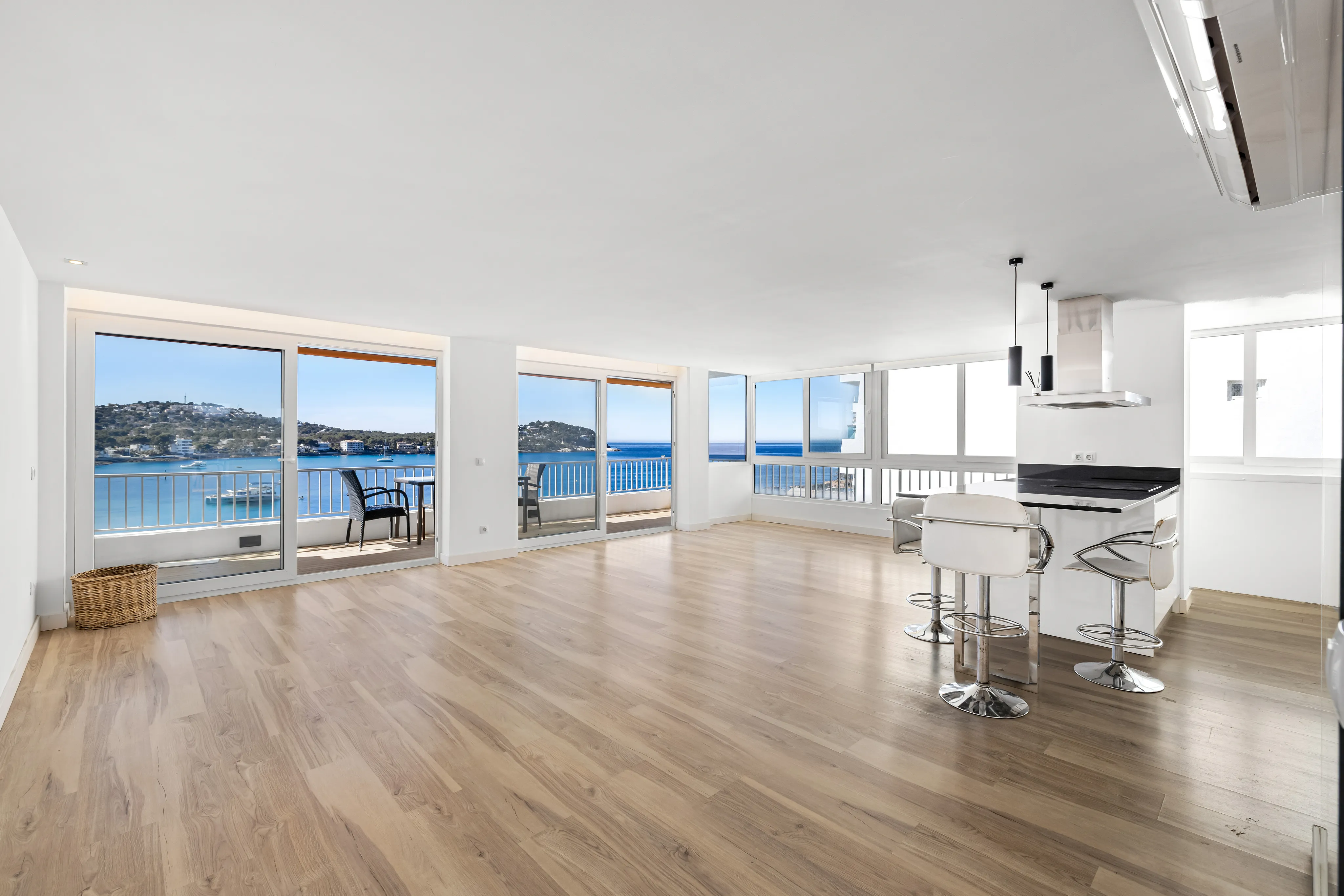 Appartement eerste lijn met zeezicht-1