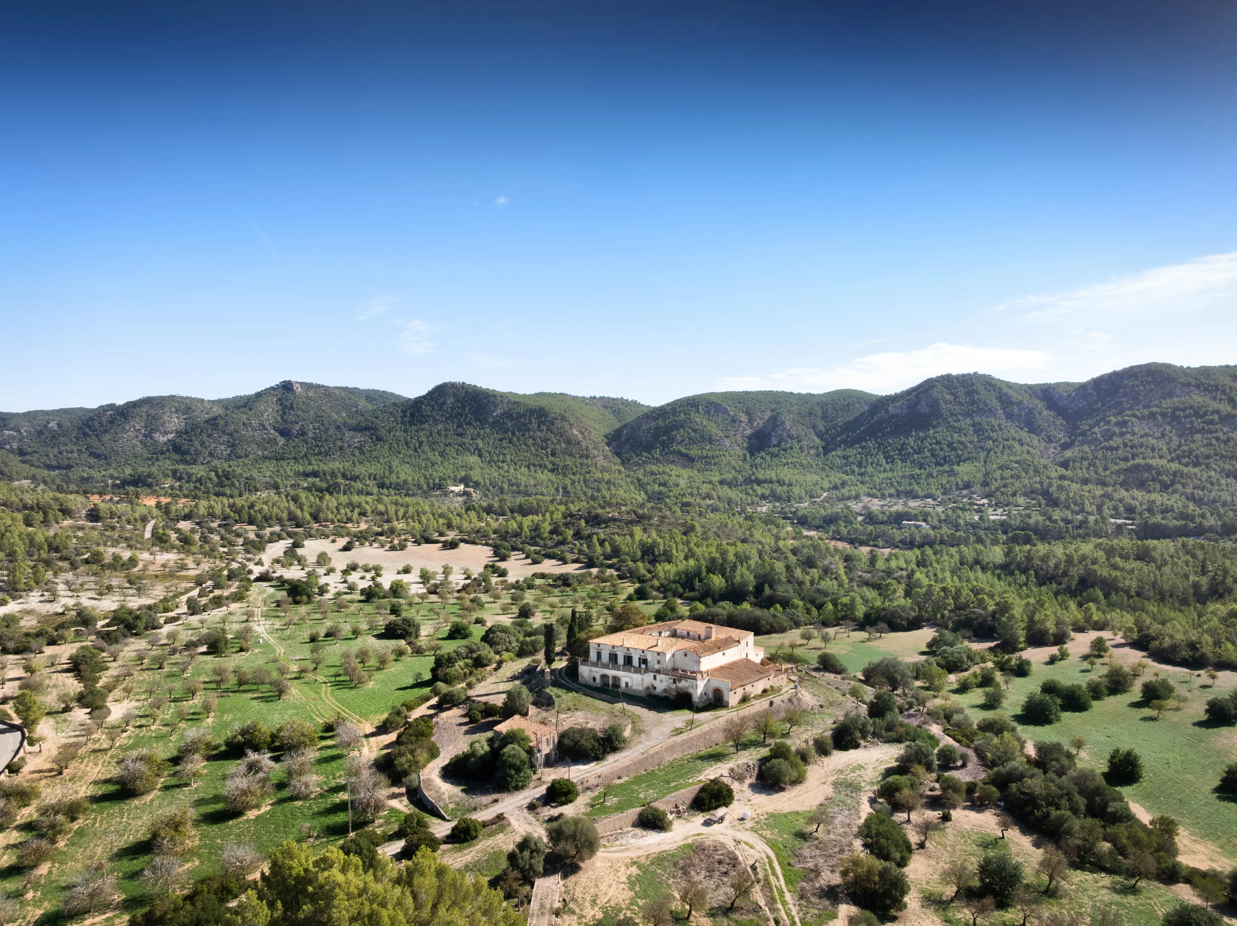 Auténtica possessió mallorquina con vistas panorámicas hasta el mar – una finca histórica con alma y potencial-19