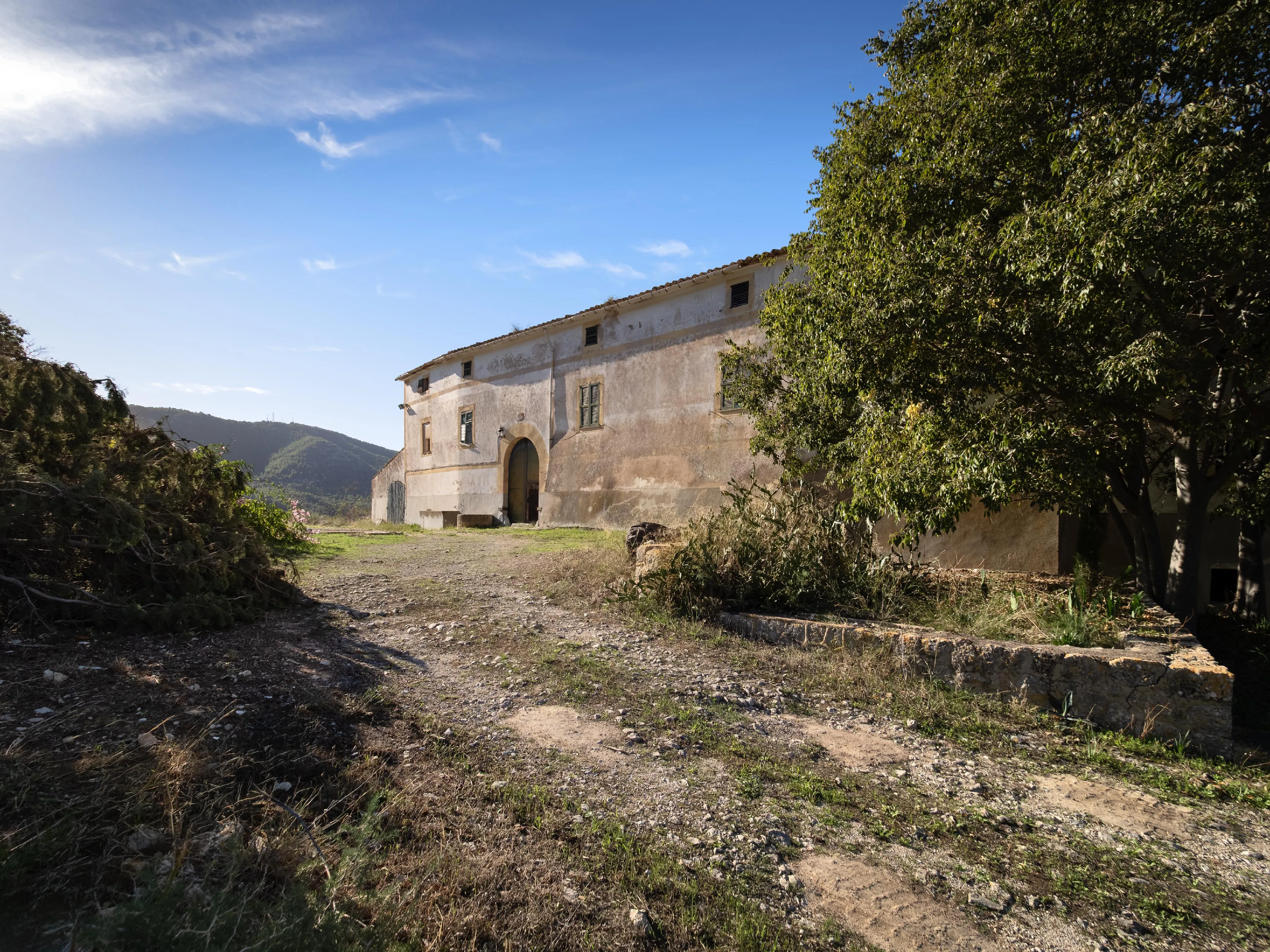 Auténtica possessió mallorquina con vistas panorámicas hasta el mar – una finca histórica con alma y potencial-24