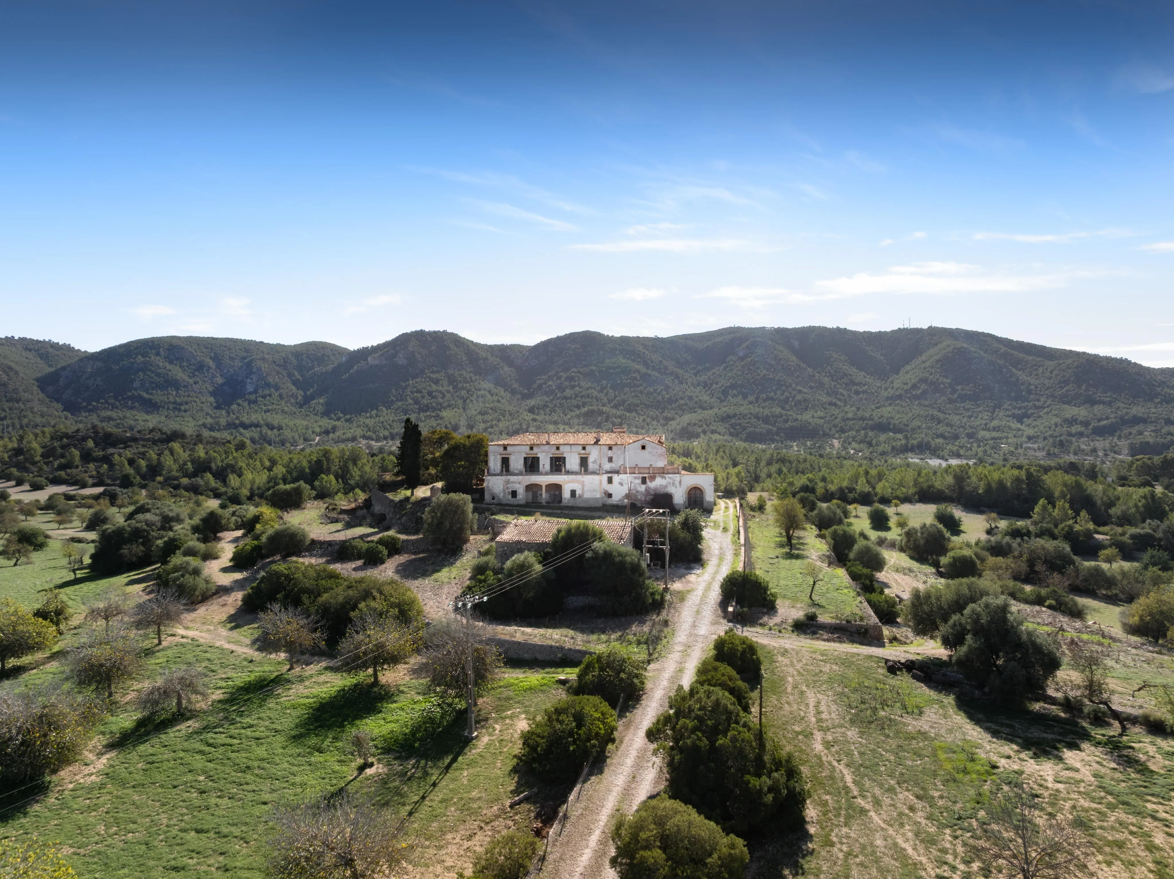 Auténtica possessió mallorquina con vistas panorámicas hasta el mar – una finca histórica con alma y potencial-27