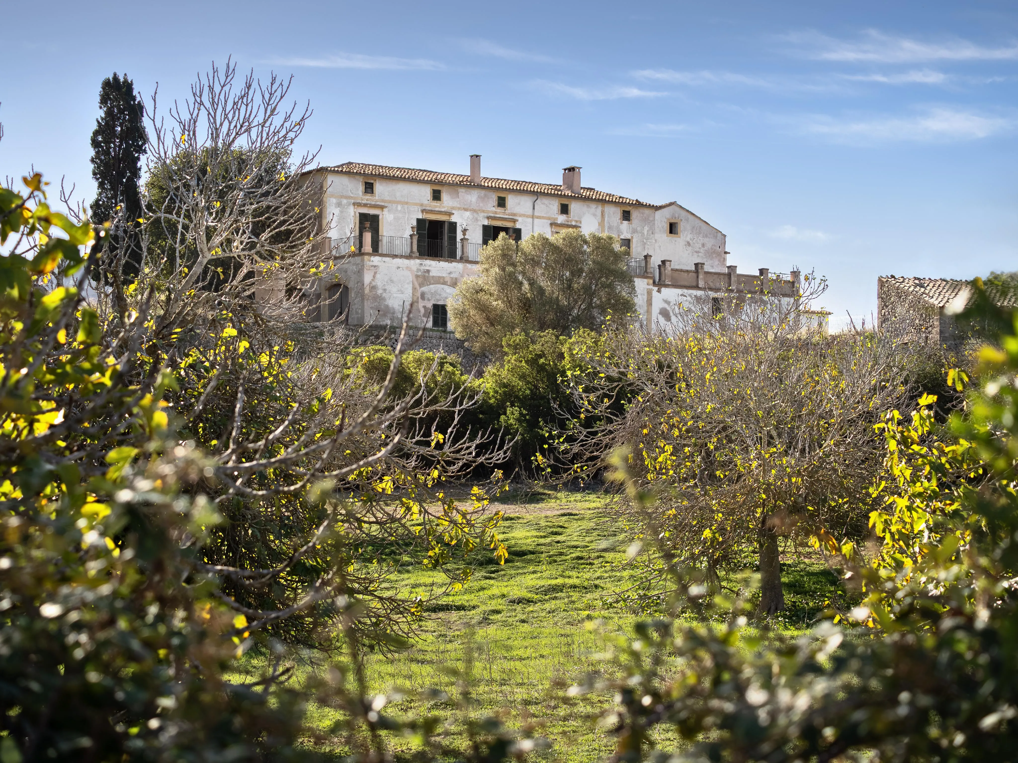 Auténtica possessió mallorquina con vistas panorámicas hasta el mar – una finca histórica con alma y potencial-2