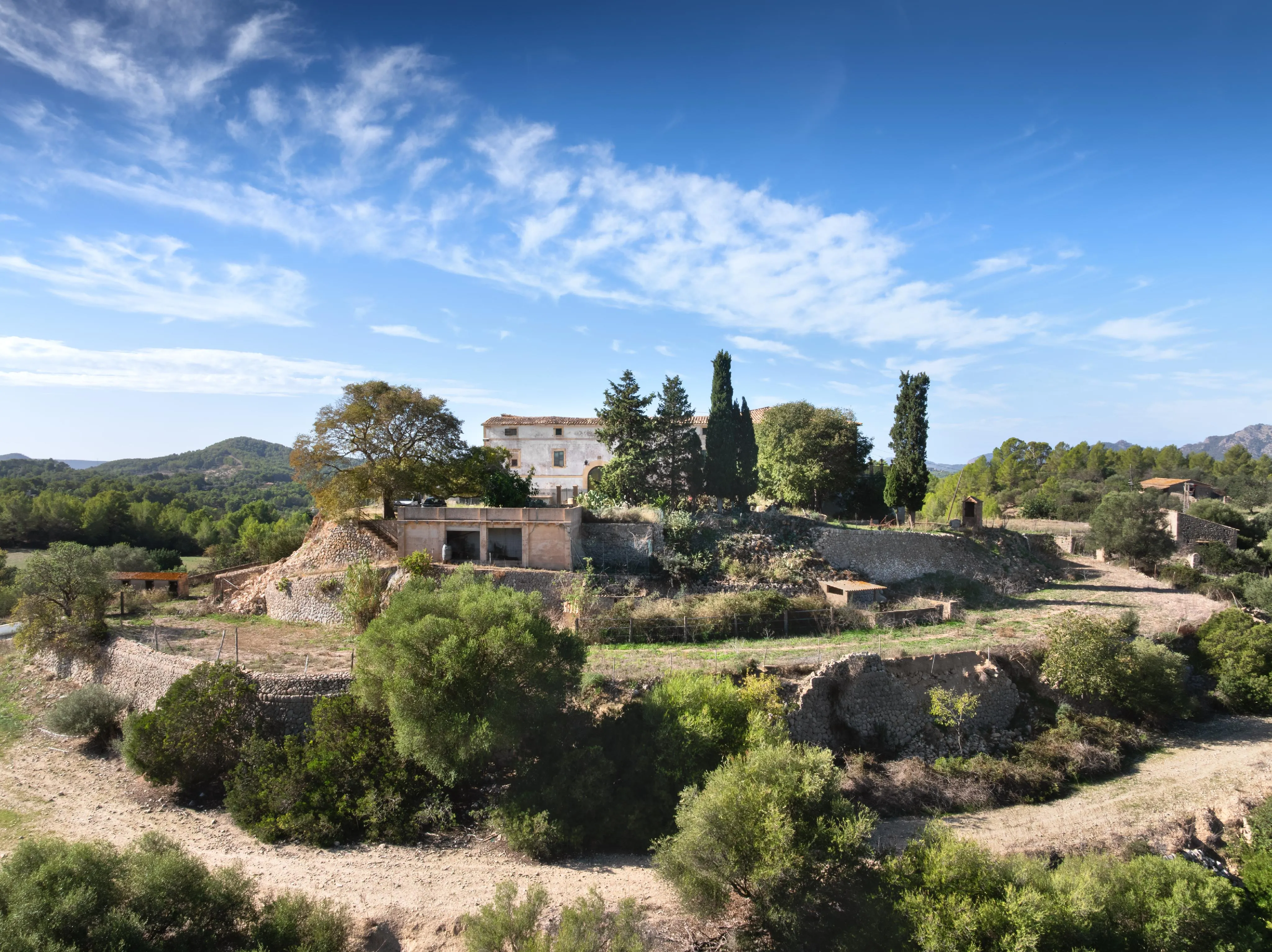 Auténtica possessió mallorquina con vistas panorámicas hasta el mar – una finca histórica con alma y potencial-28