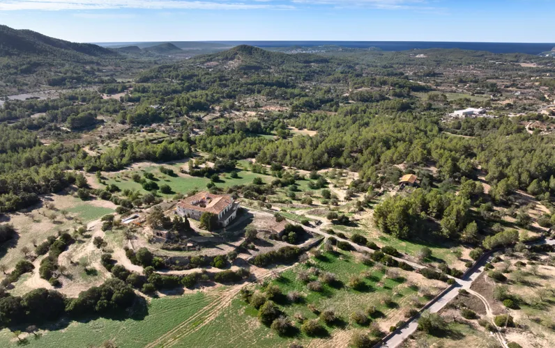 Authentique possessió majorquine avec vue panoramique jusqu'à la mer - un domaine plein d'histoire et de potentiel