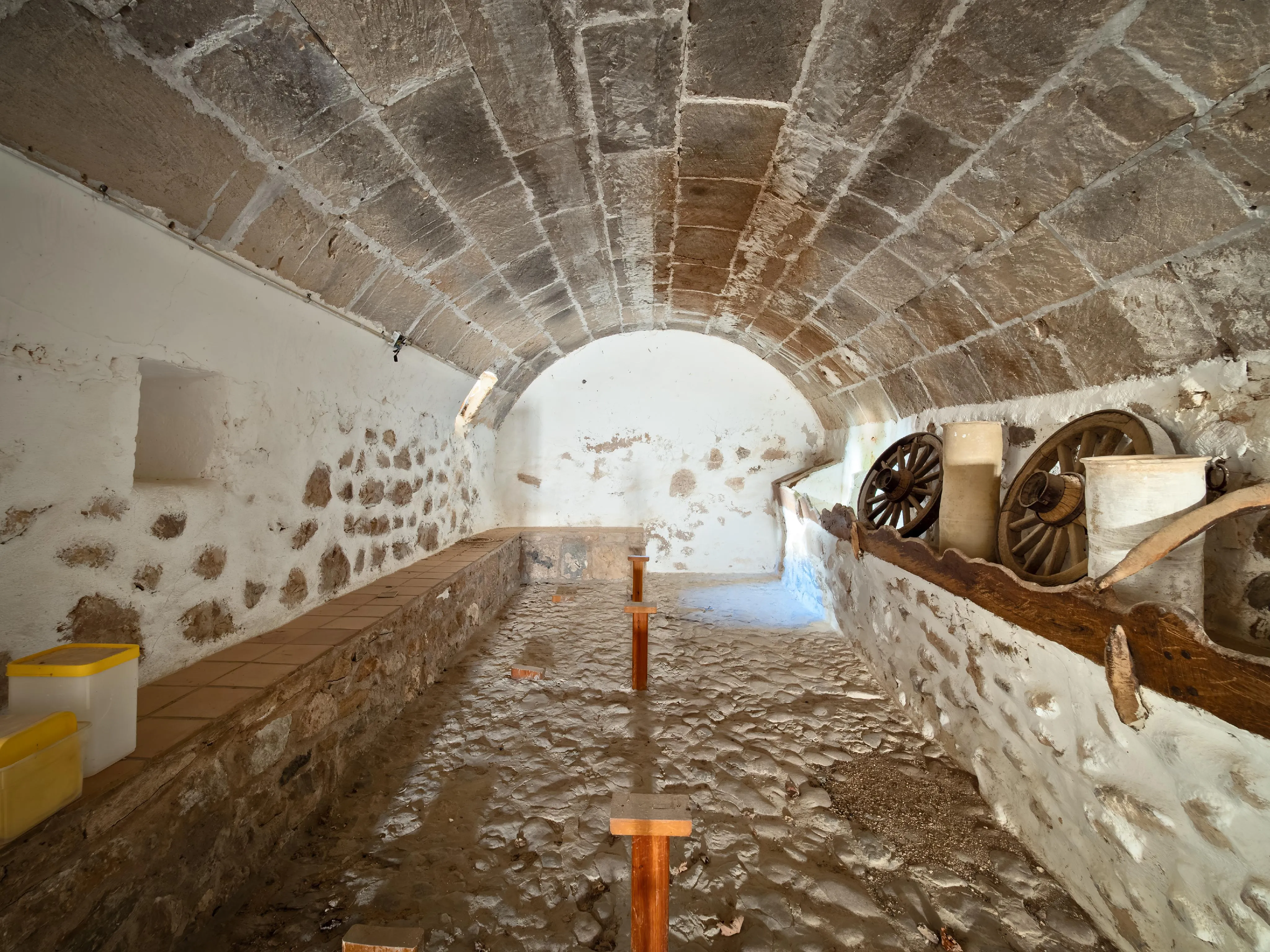 Auténtica possessió mallorquina con vistas panorámicas hasta el mar – una finca histórica con alma y potencial-29
