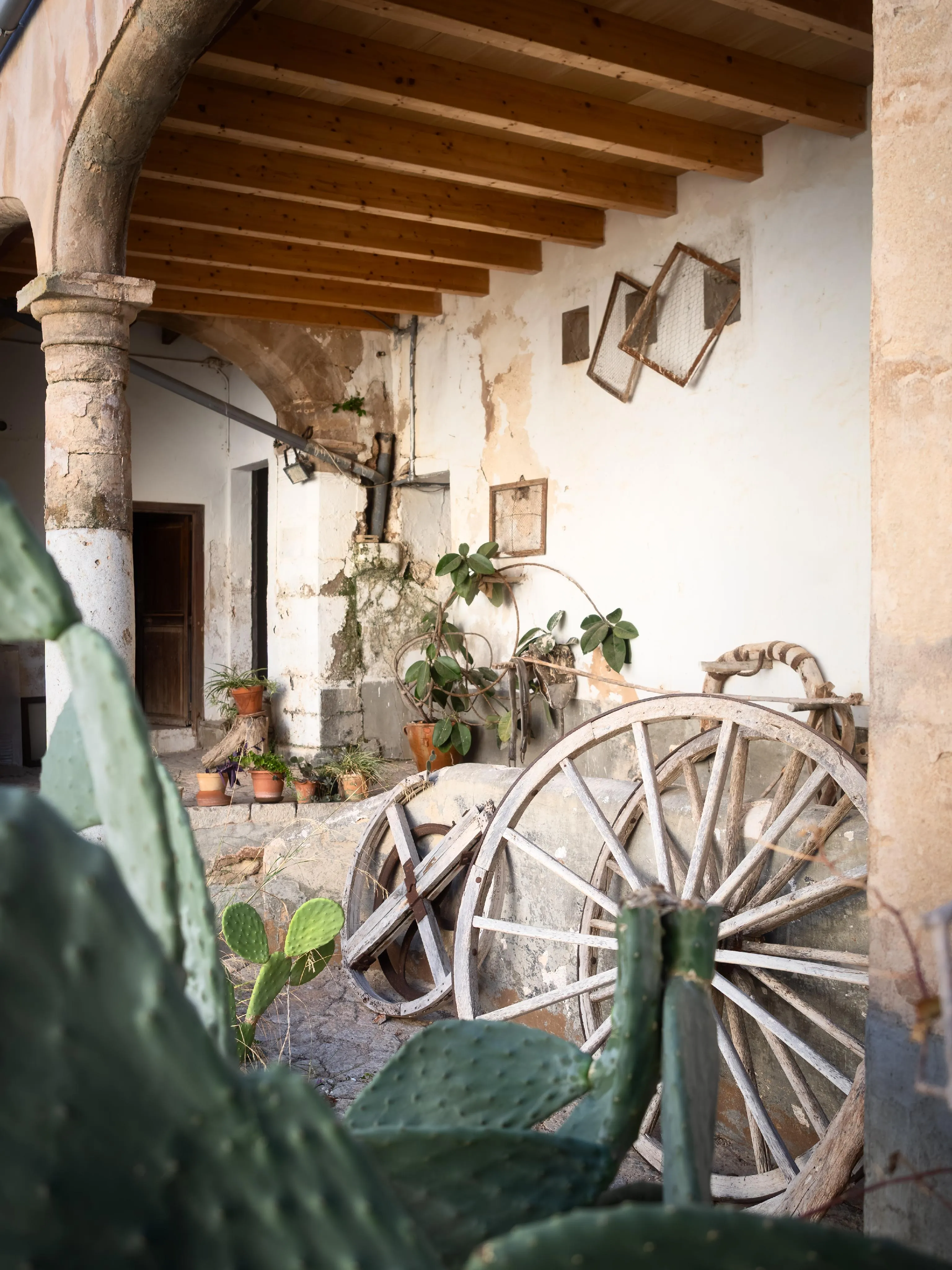 Auténtica possessió mallorquina con vistas panorámicas hasta el mar – una finca histórica con alma y potencial-10