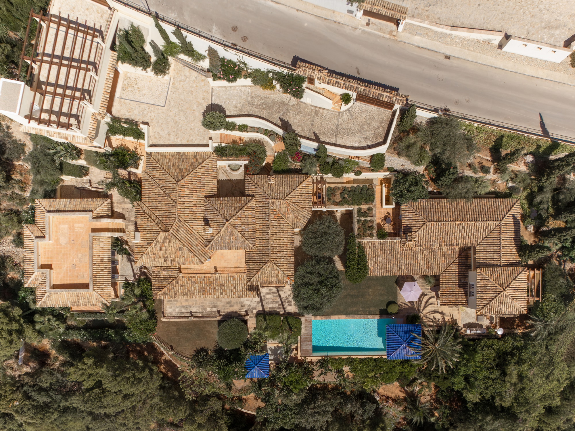 Mediterranean property with fantastic sea views-18