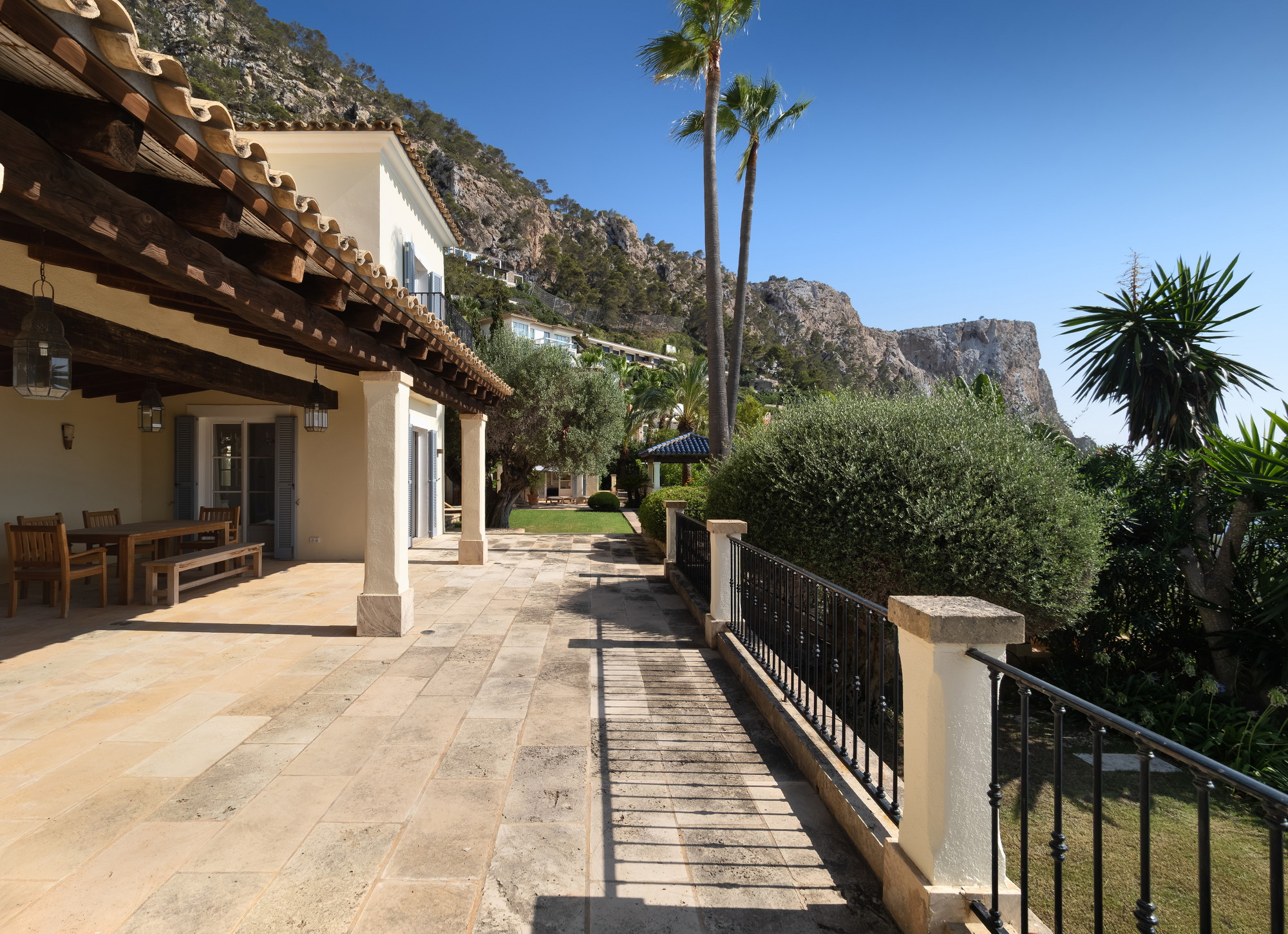 Mediterranean property with fantastic sea views-13