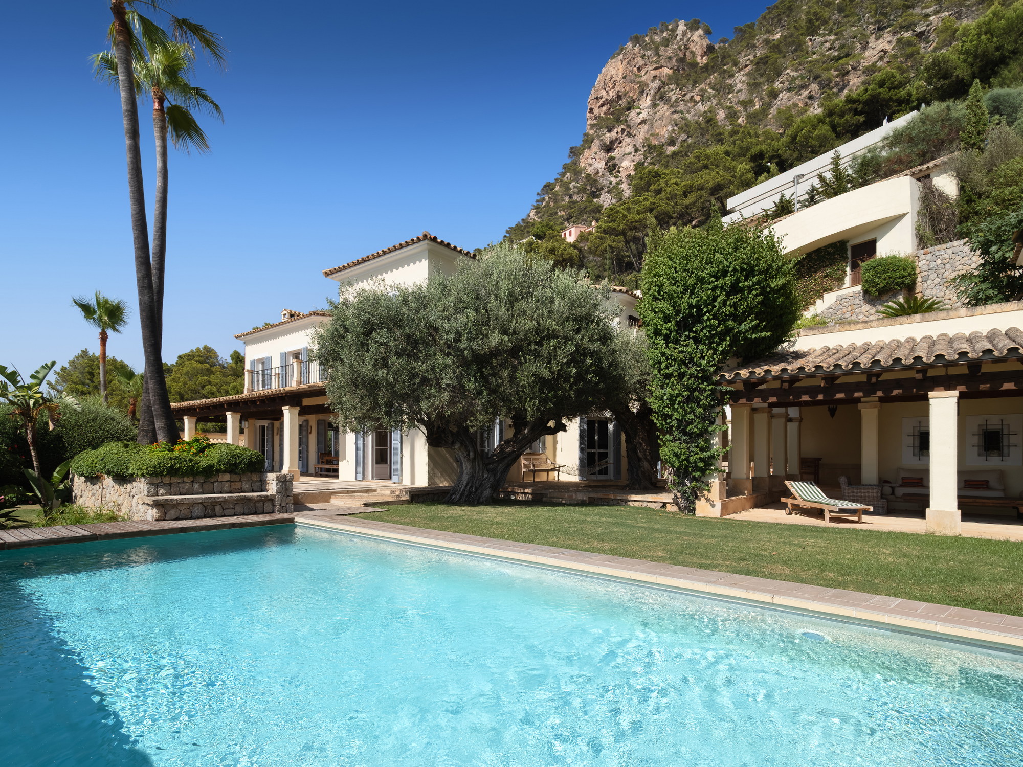 Mediterranean property with fantastic sea views-6