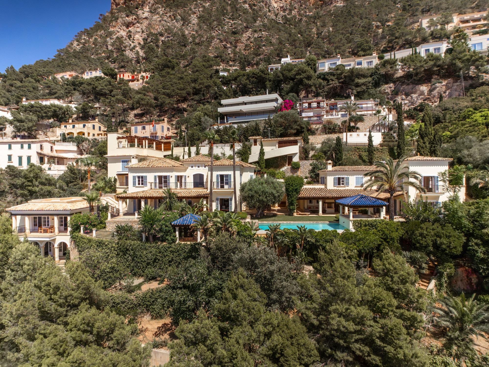 Mediterranean property with fantastic sea views-19