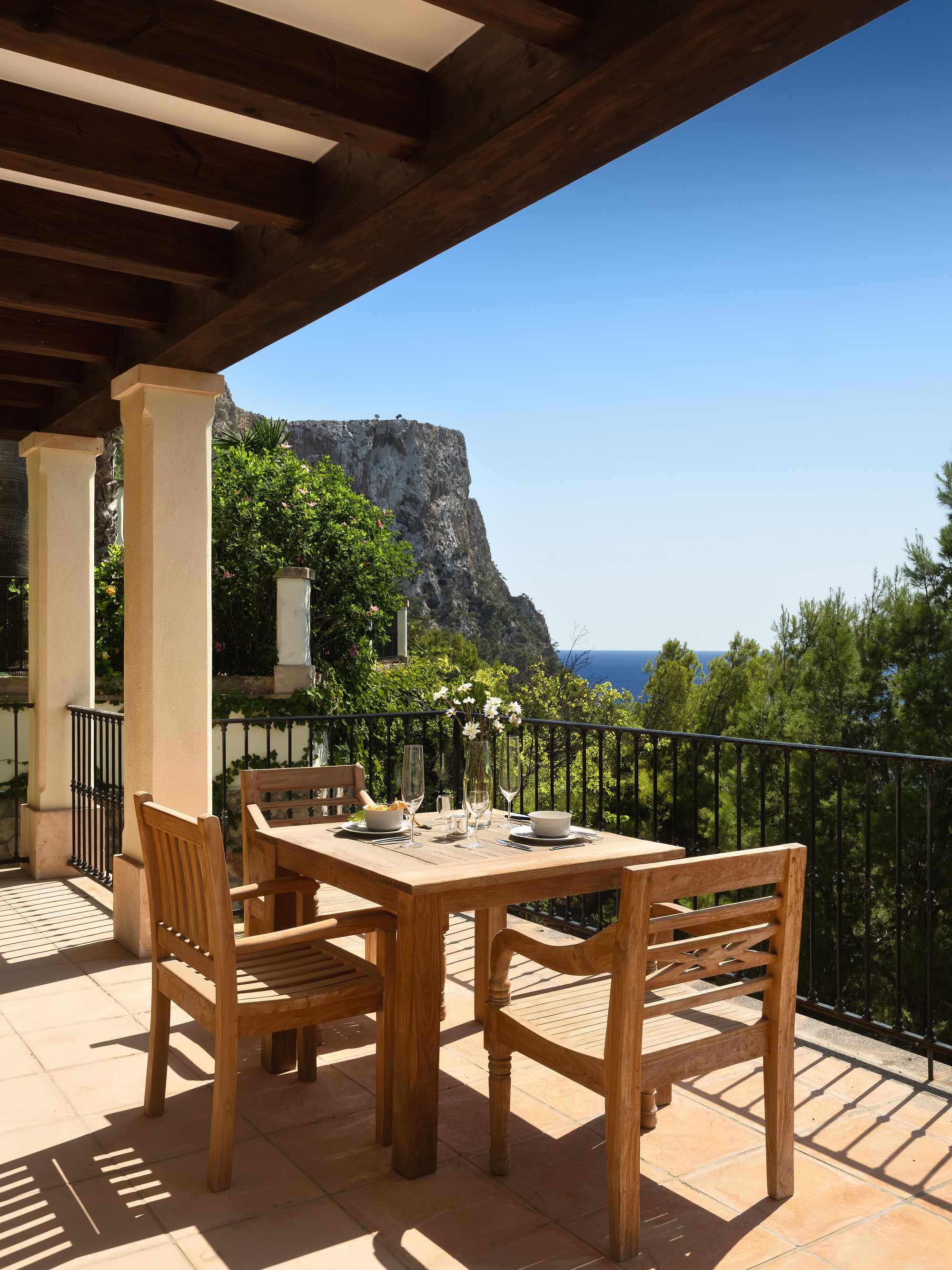 Mediterranean property with fantastic sea views-9