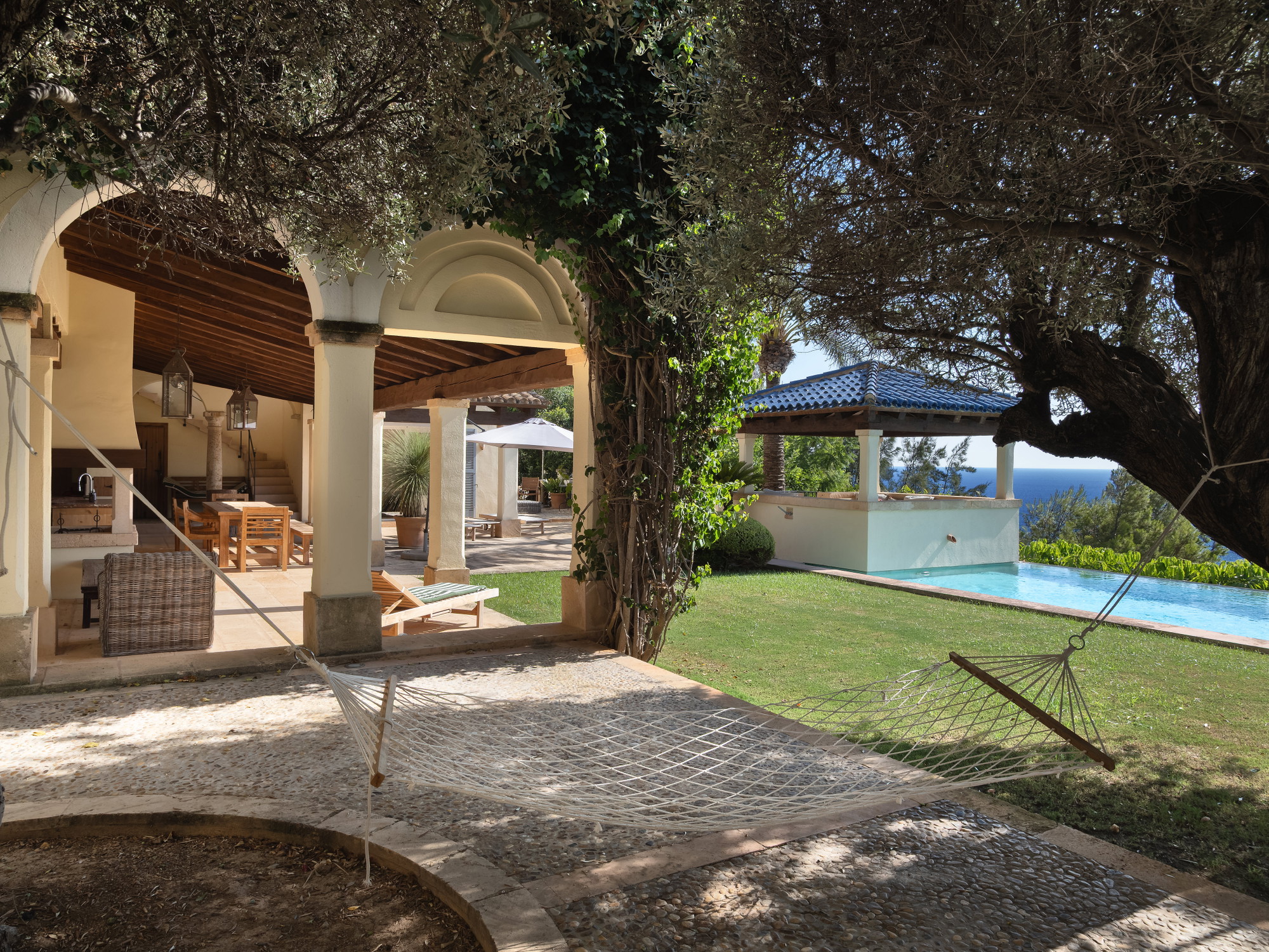 Mediterranean property with fantastic sea views-5
