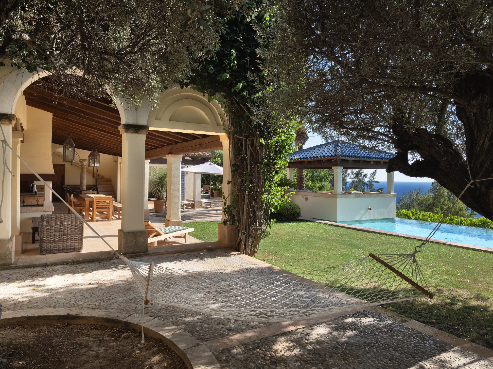 Mediterranean property with fantastic sea views-5