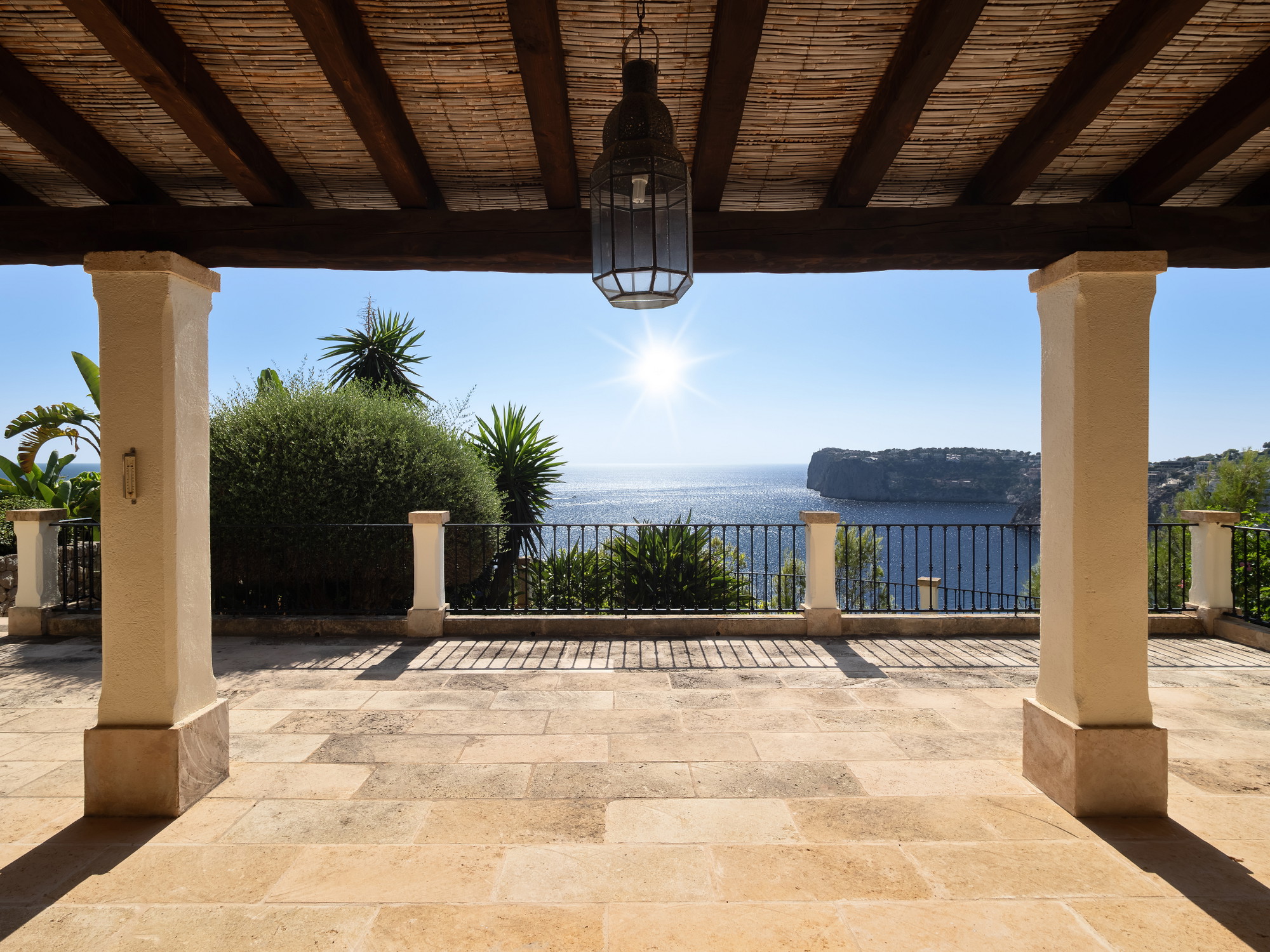 Mediterranean property with fantastic sea views-15