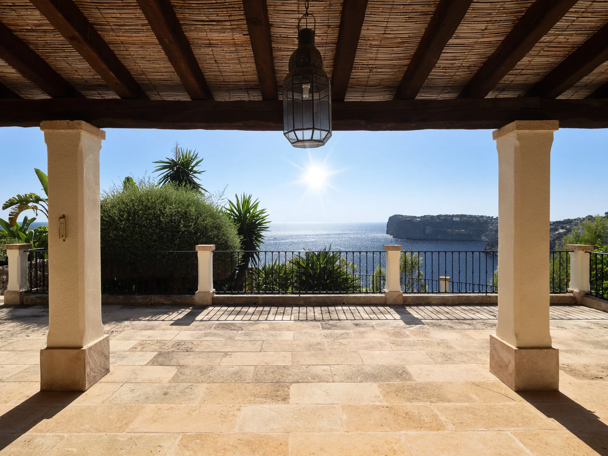 Mediterranean property with fantastic sea views-15