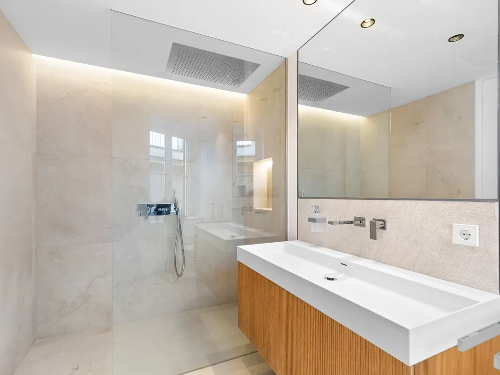 Elegant, renoverad lägenhet med utmärkt läge-8