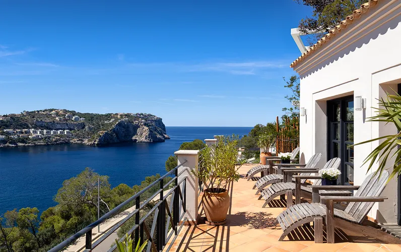 Vila d'estil finca en ubicació de port