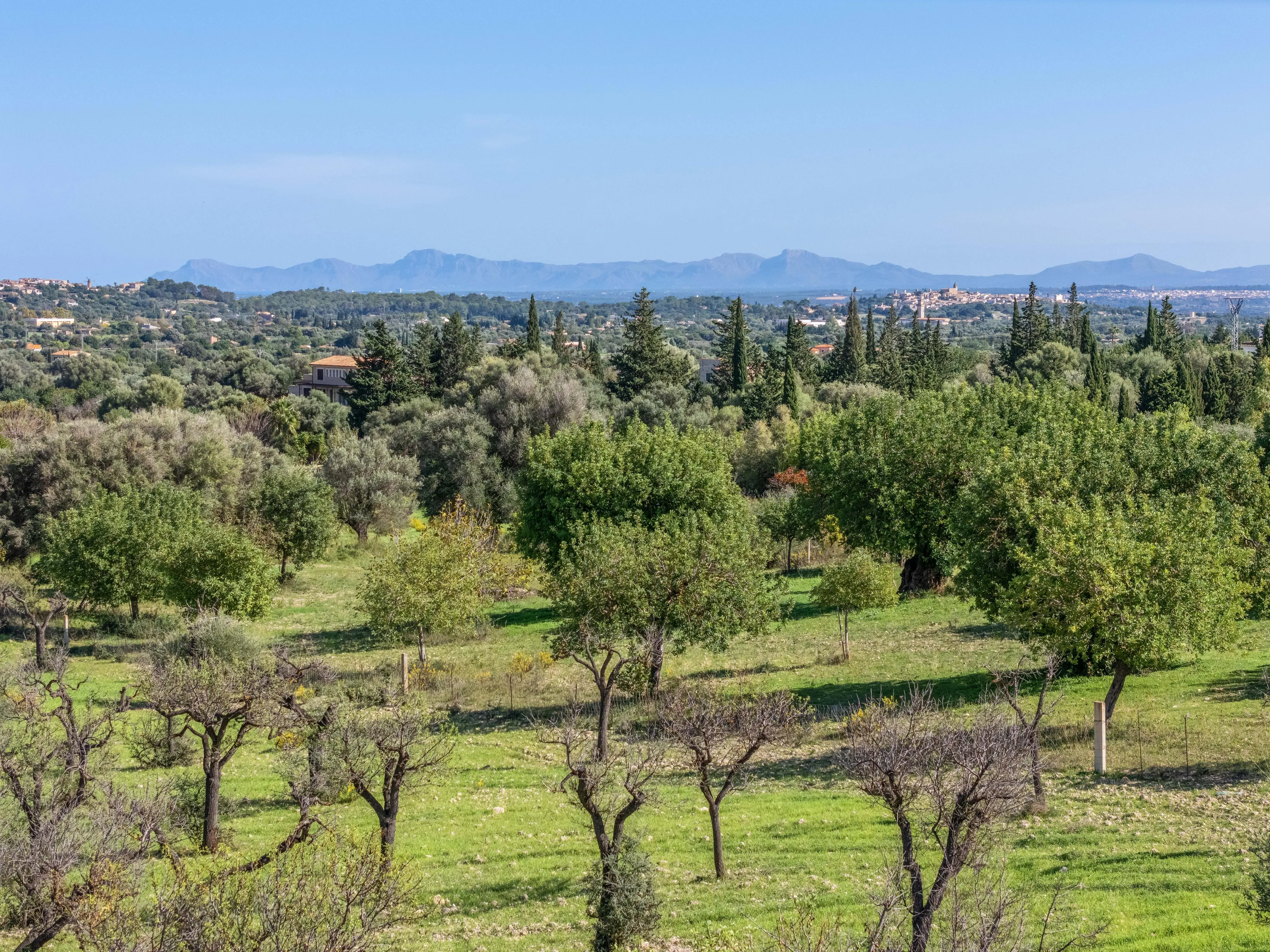 Terreno con proyecto de casa de campo mediterránea con vistas a la montaña y al pueblo-15
