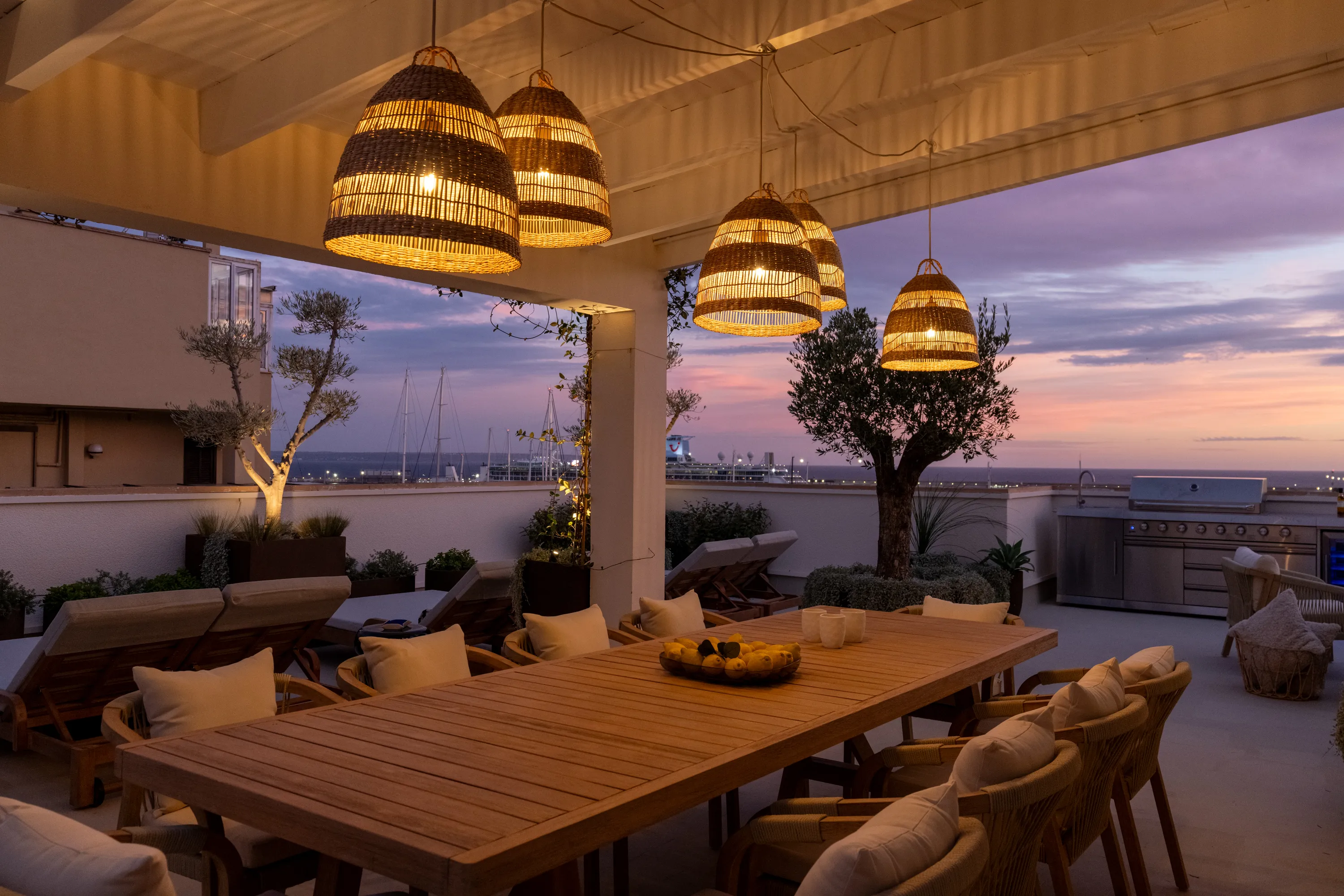 Exceptional Renovated Residence with Private Rooftop on Paseo Marítimo-15