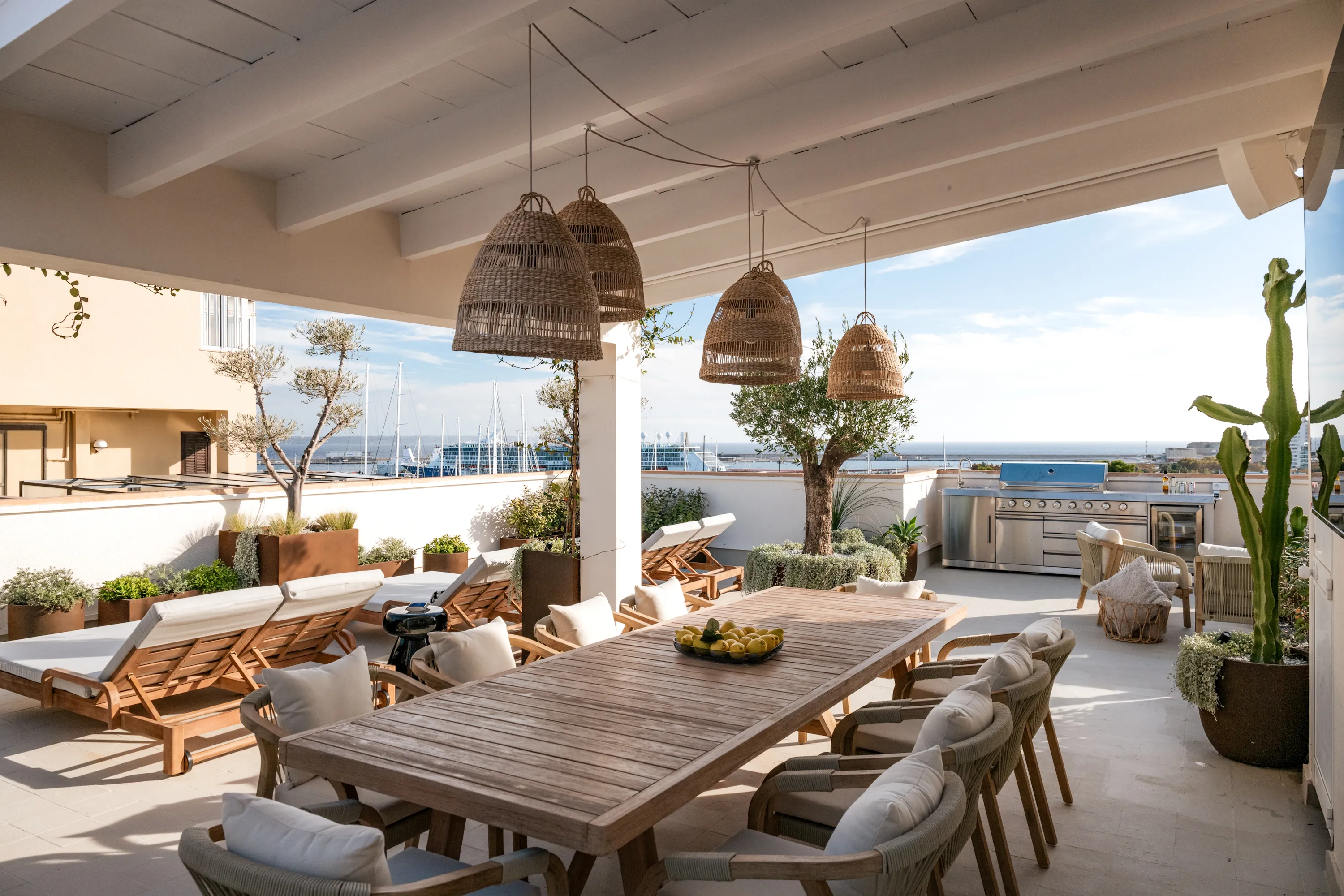 Exceptional Renovated Residence with Private Rooftop on Paseo Marítimo-1