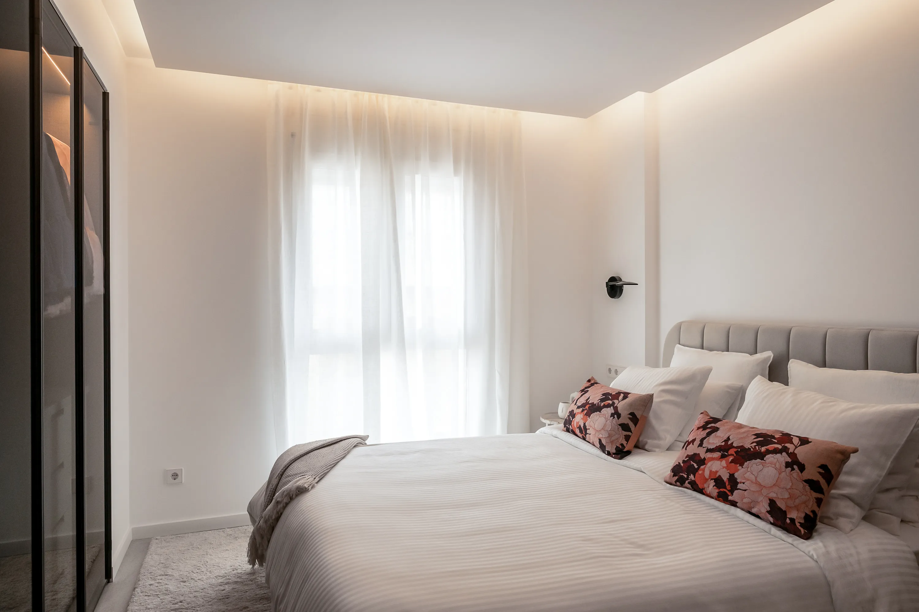 Exceptional Renovated Residence with Private Rooftop on Paseo Marítimo-10