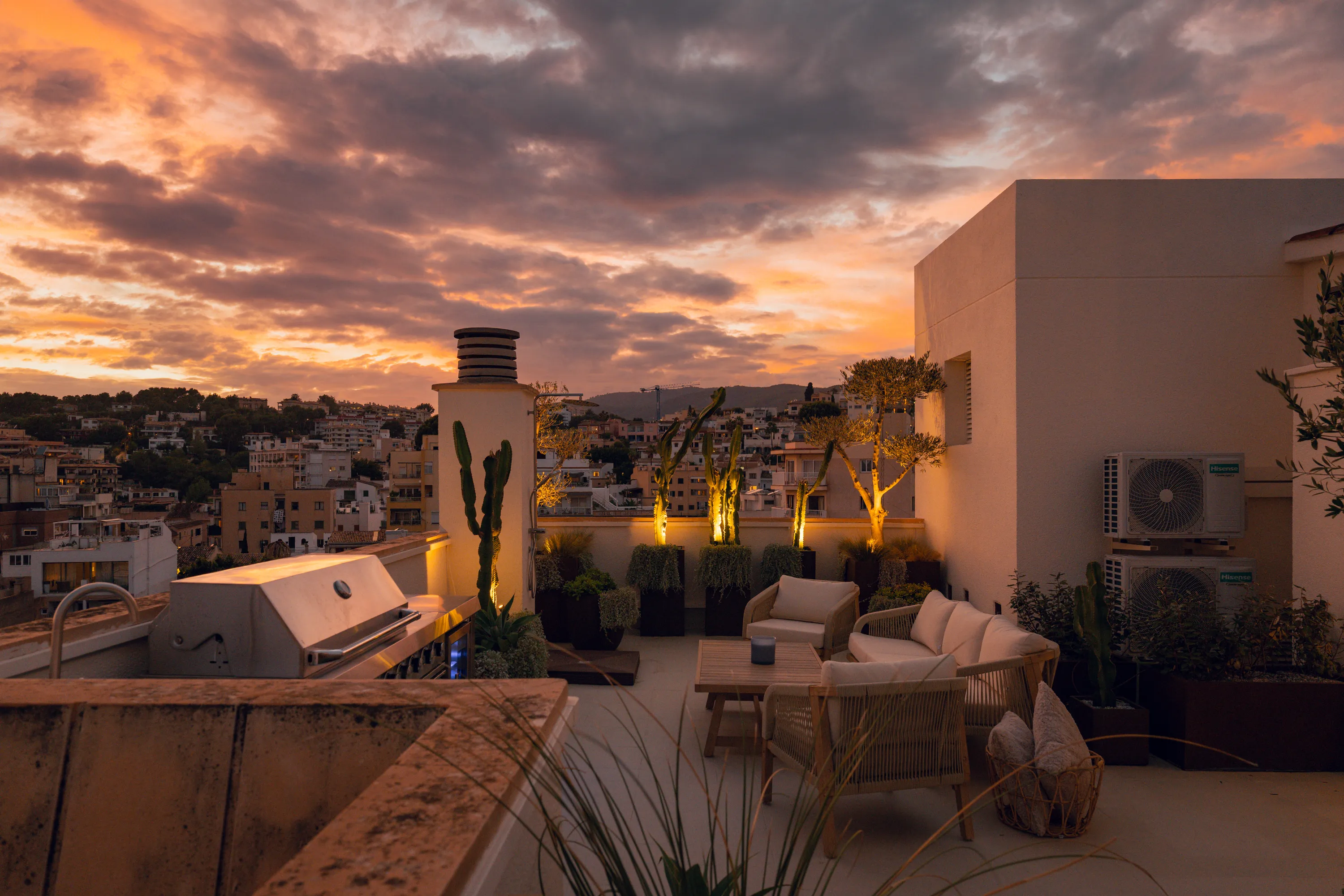 Exceptional Renovated Residence with Private Rooftop on Paseo Marítimo-16