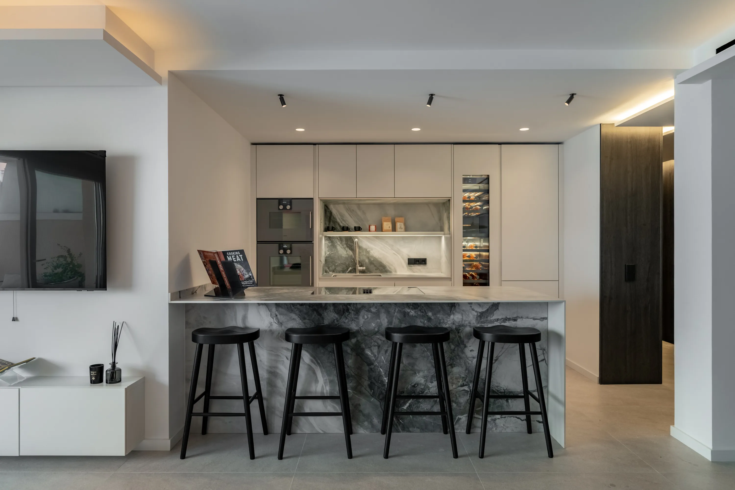 Exceptional Renovated Residence with Private Rooftop on Paseo Marítimo-4