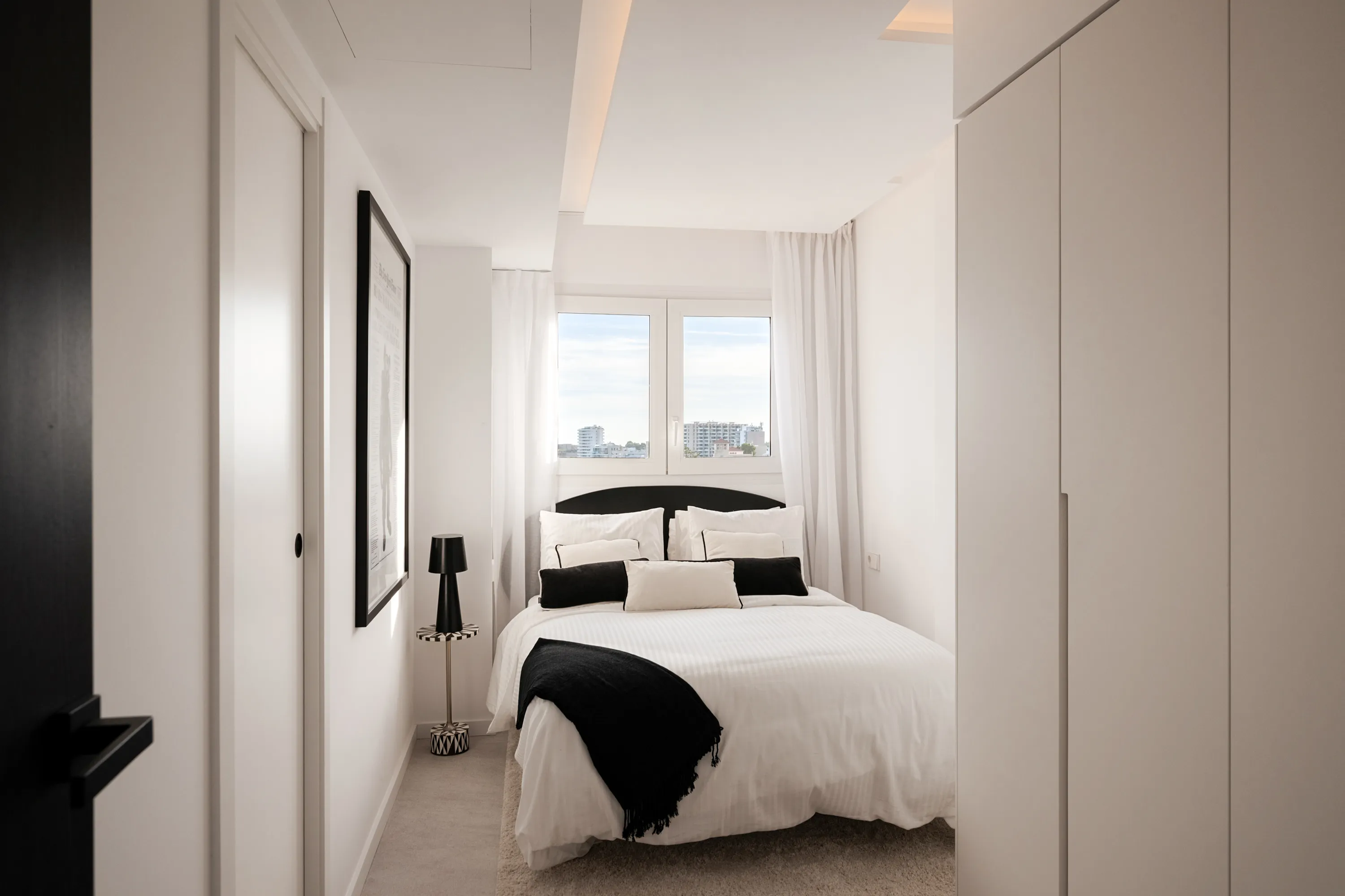 Exceptional Renovated Residence with Private Rooftop on Paseo Marítimo-8