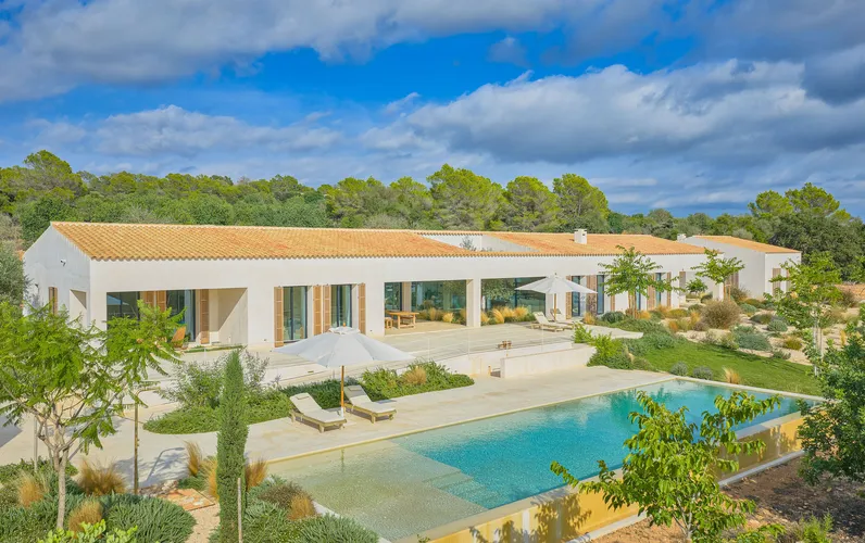 Newly built finca at the gates of Campos