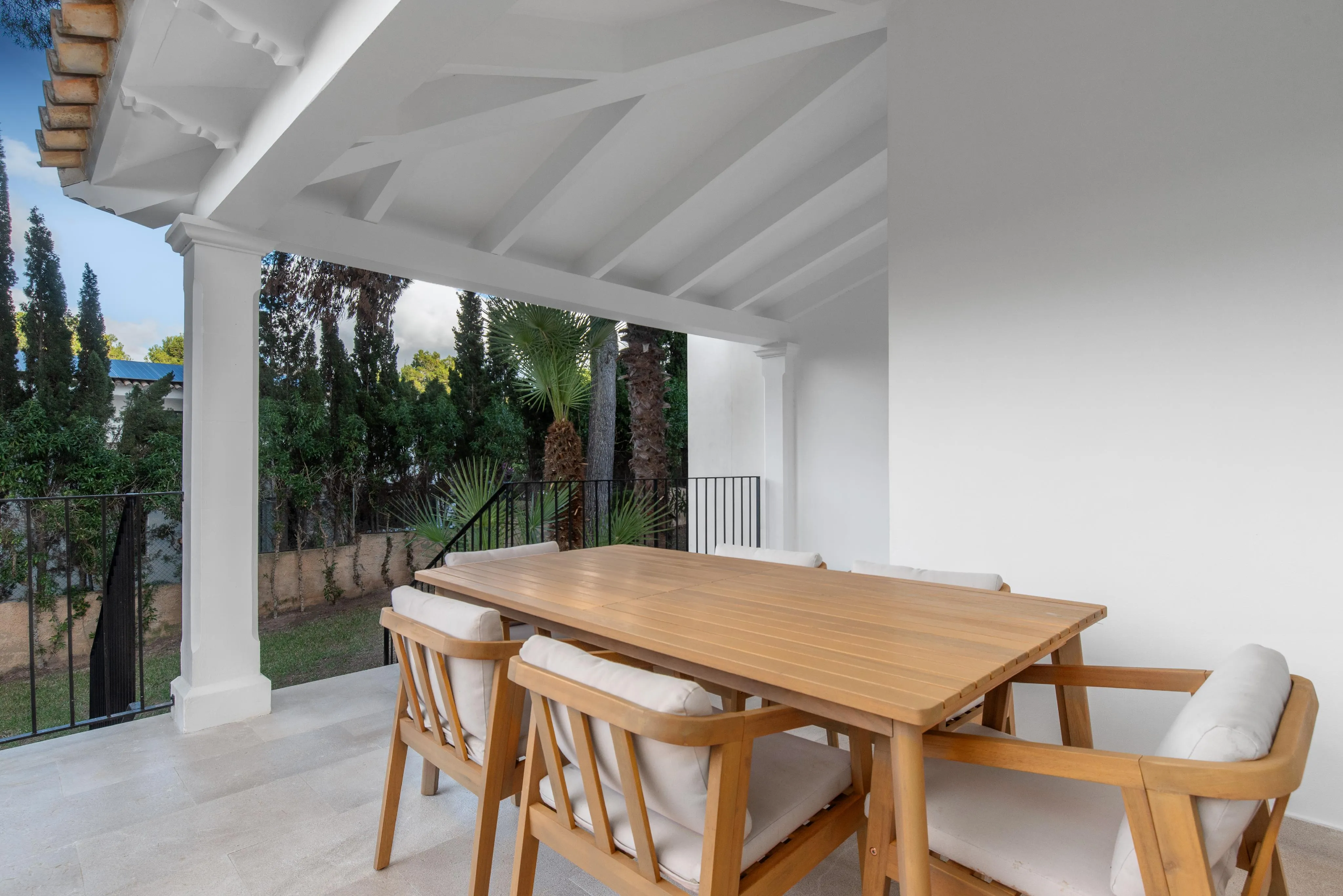 Villa completamente reformada en una ubicación privilegiada-9