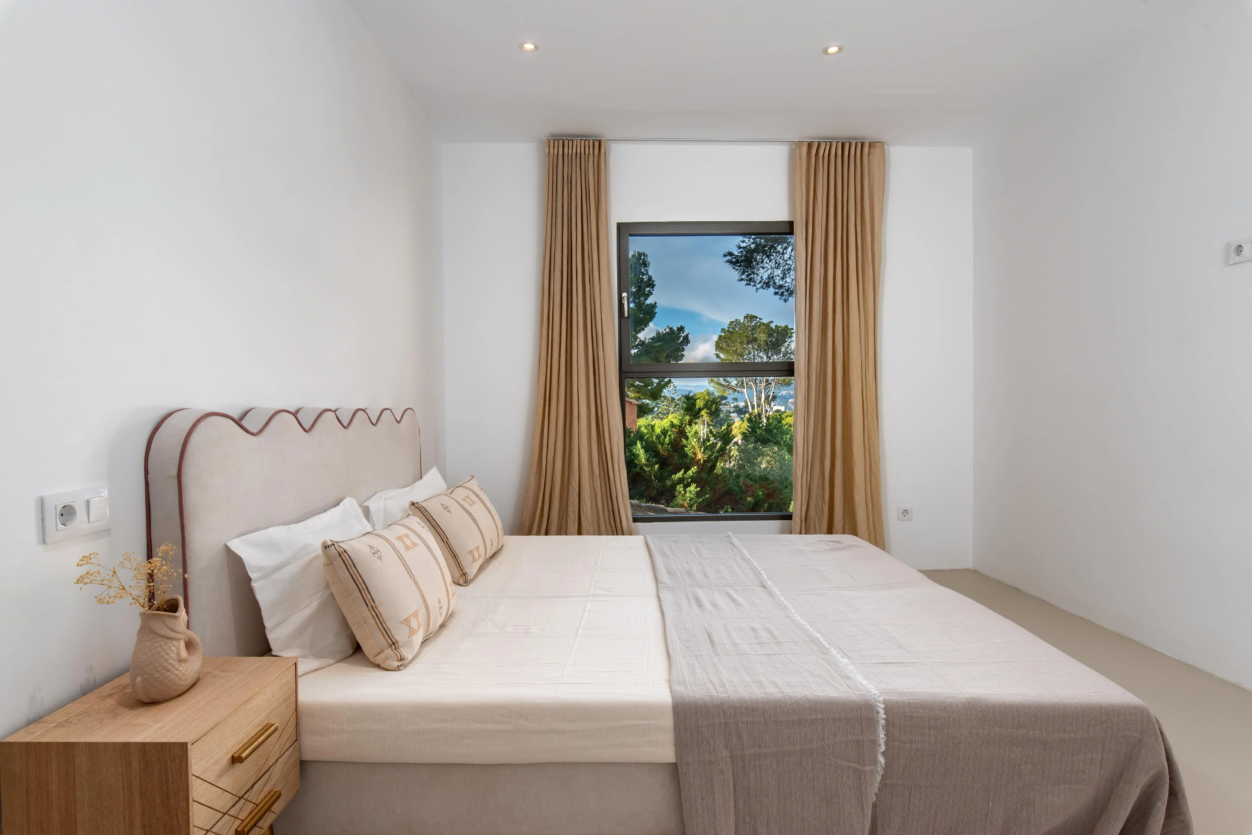 Villa med renoveringsprojekt och uthyrningslicens i bästa läge-17