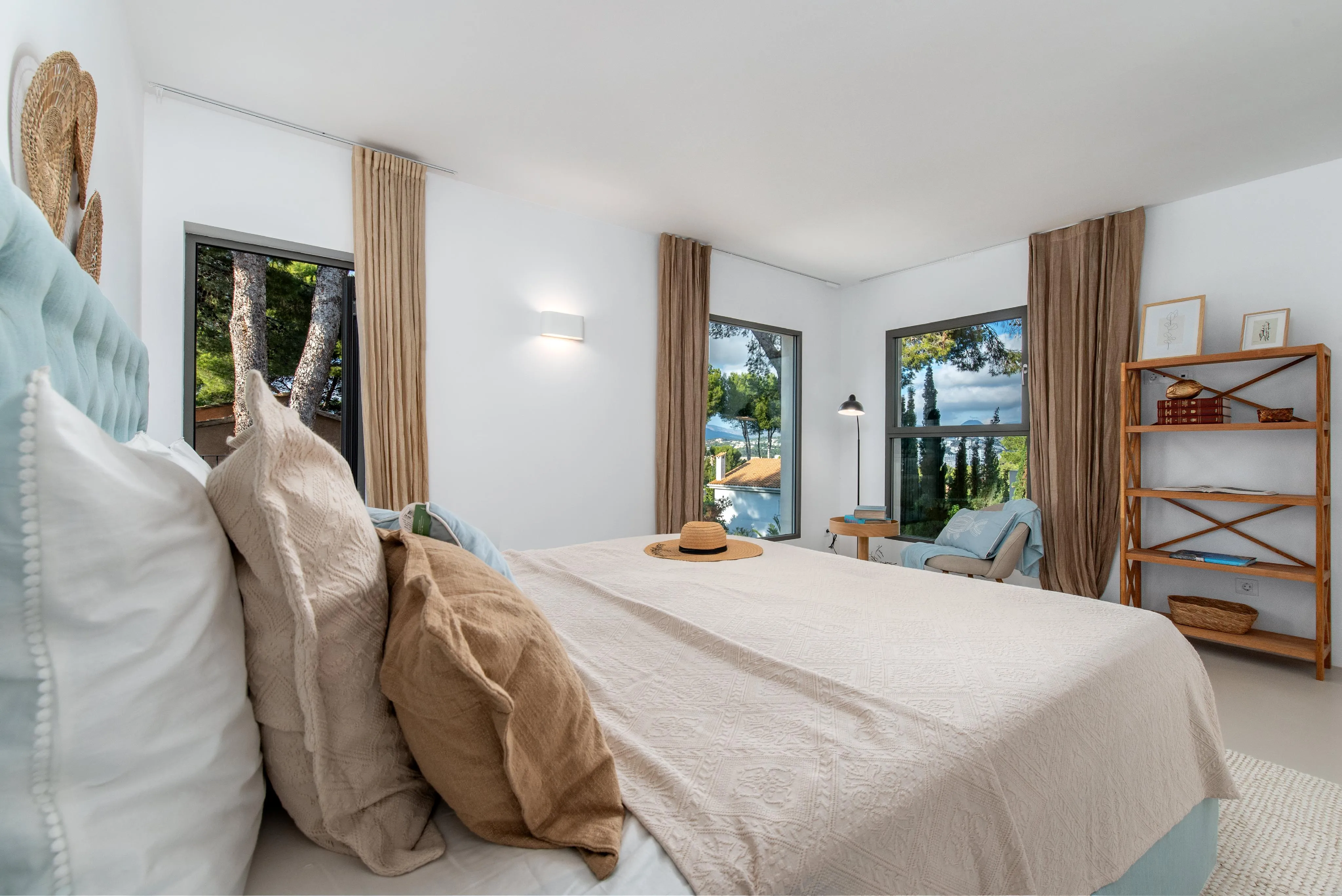 Villa med renoveringsprojekt och uthyrningslicens i bästa läge-11