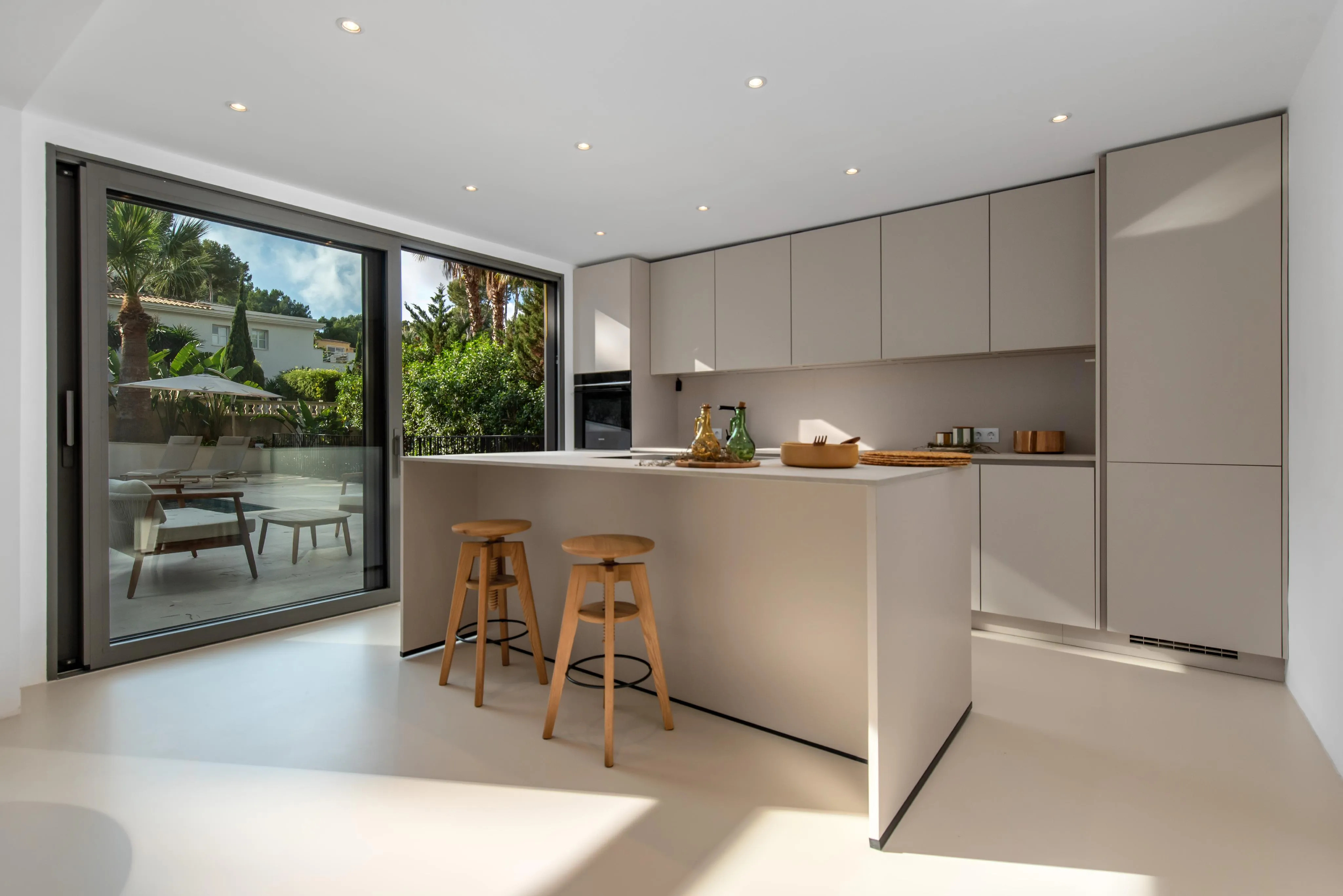 Villa med renoveringsprojekt och uthyrningslicens i bästa läge-8