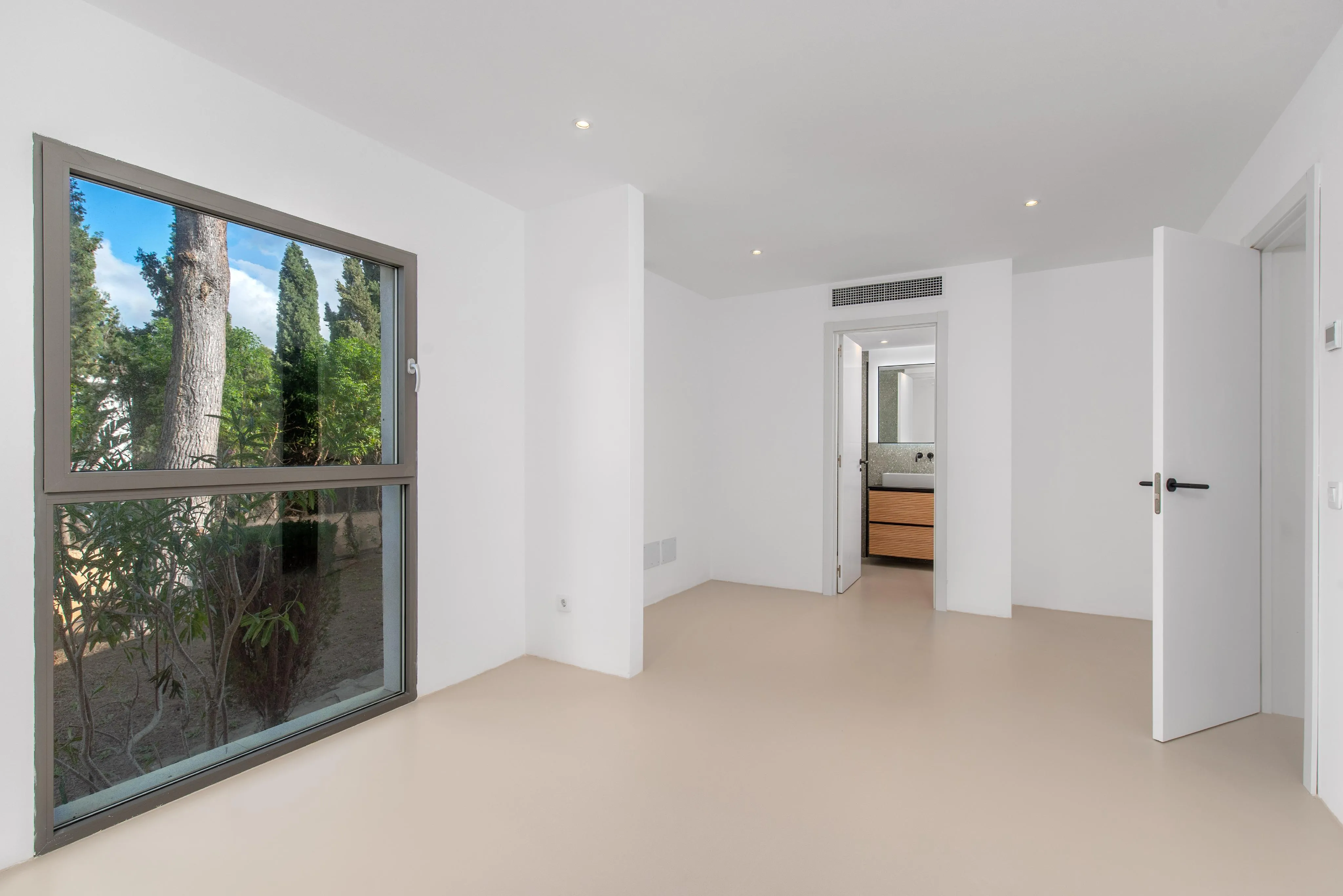 Villa med renoveringsprojekt och uthyrningslicens i bästa läge-19