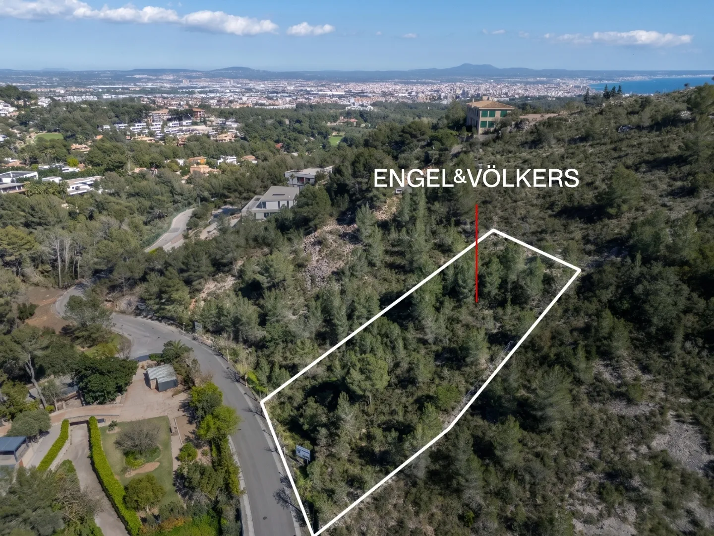 Projecte de vila contemporània amb vistes panoràmiques i orientació a la posada de sol-1