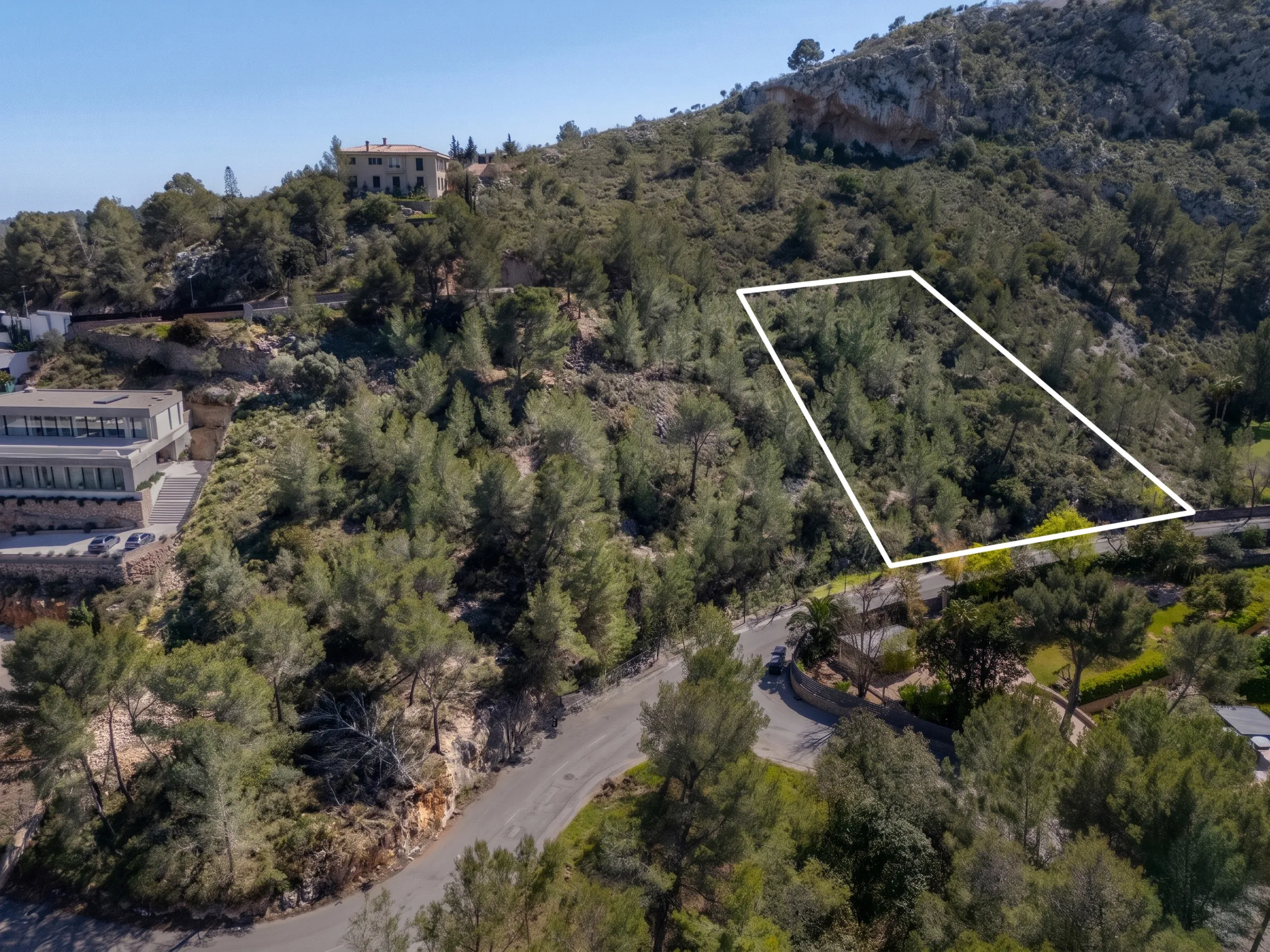 Projecte de vila contemporània amb vistes panoràmiques i orientació a la posada de sol-2