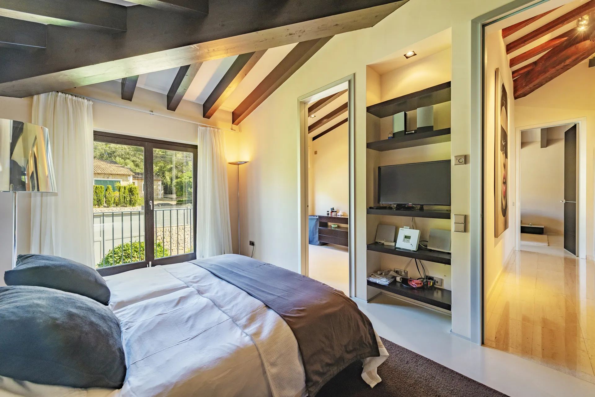 Fantastisk naturstensvilla med panoramaudsigt over havet-25