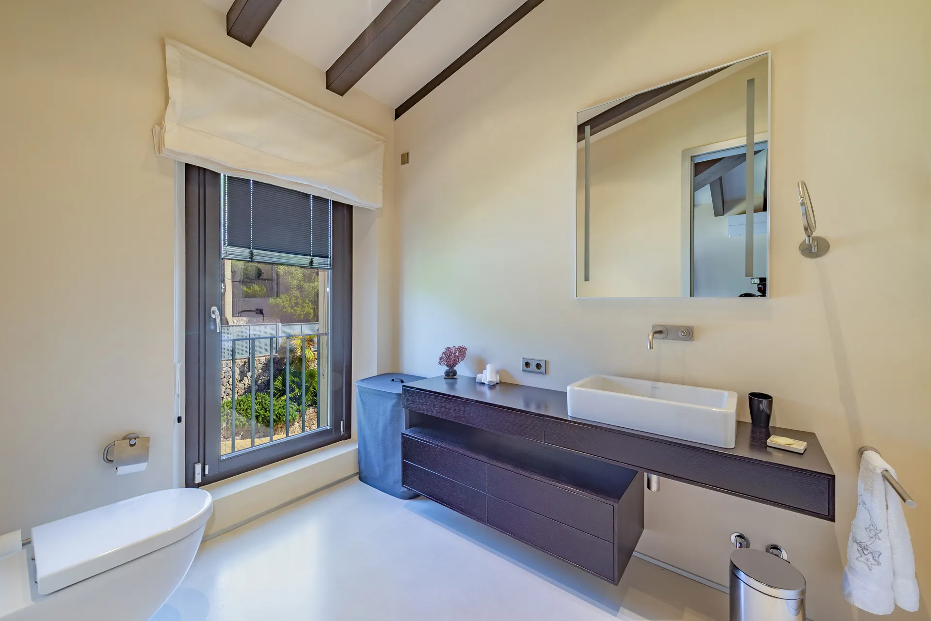 Fantastisk naturstensvilla med panoramaudsigt over havet-30