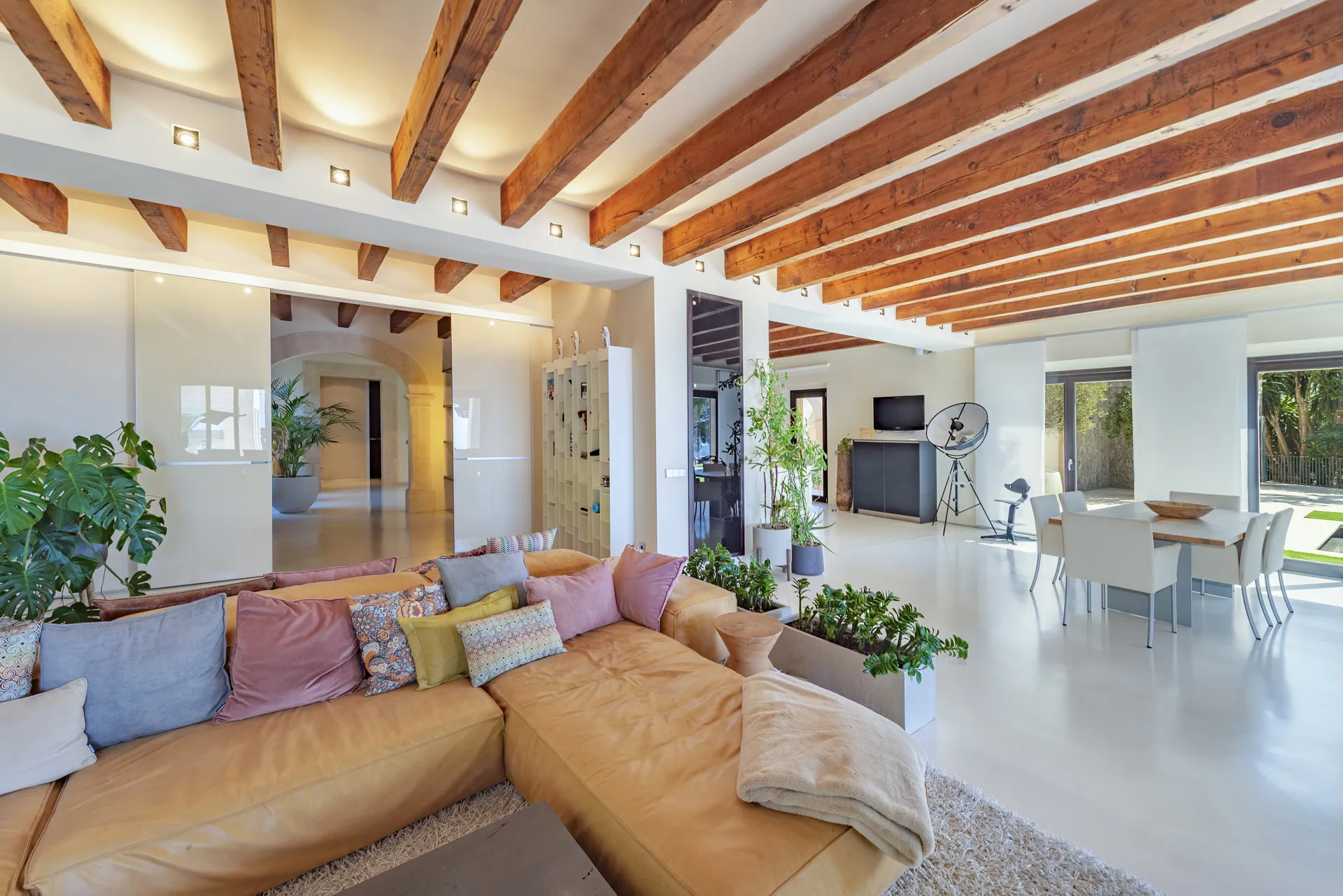 Fantastisk naturstensvilla med panoramaudsigt over havet-10