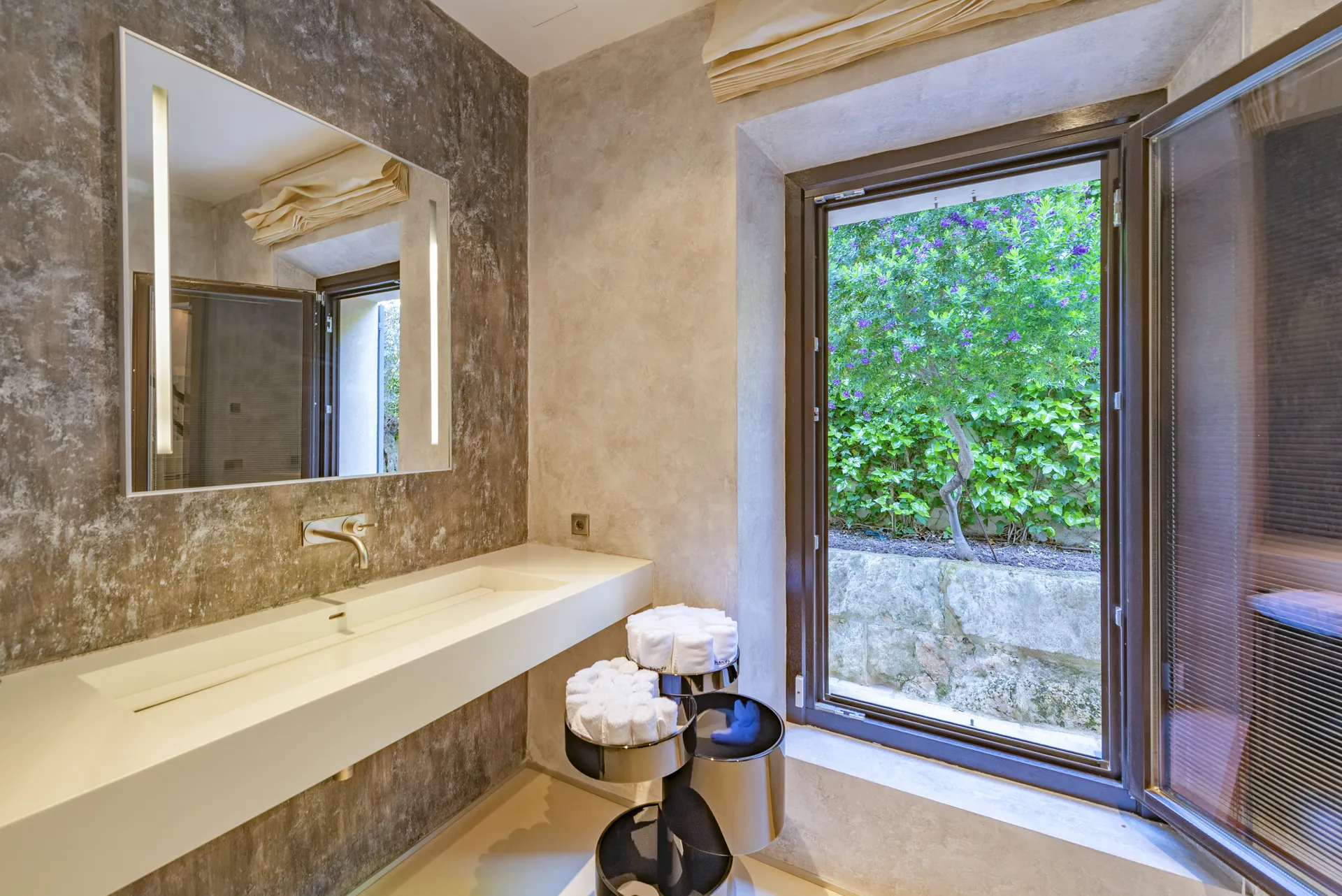 Fantastisk naturstensvilla med panoramaudsigt over havet-28