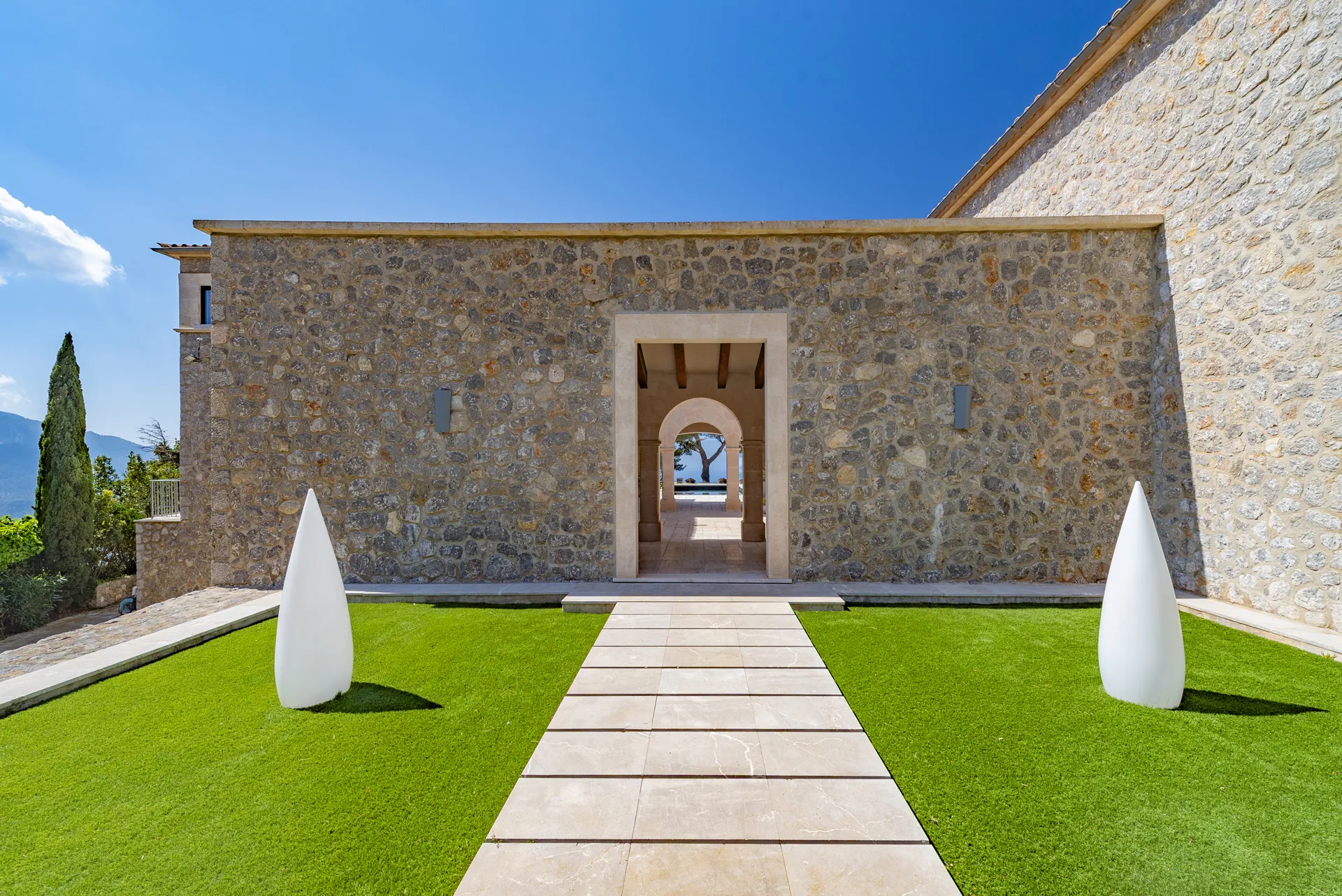Unieke natuurstenen villa met panoramisch uitzicht op zee-7