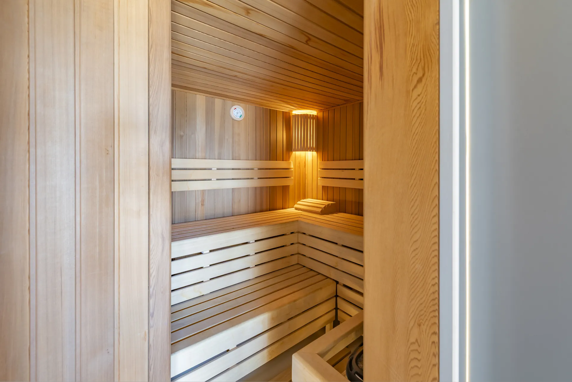 Unieke natuurstenen villa met panoramisch uitzicht op zee-4