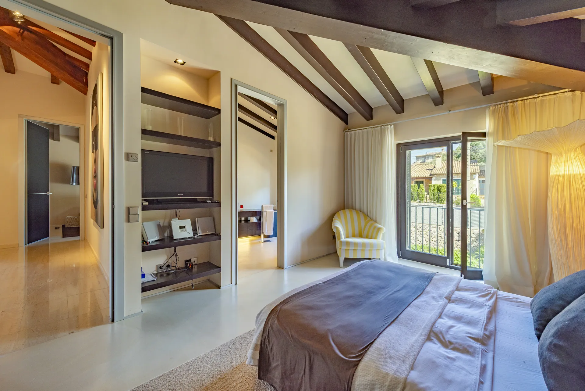 Unieke natuurstenen villa met panoramisch uitzicht op zee-29