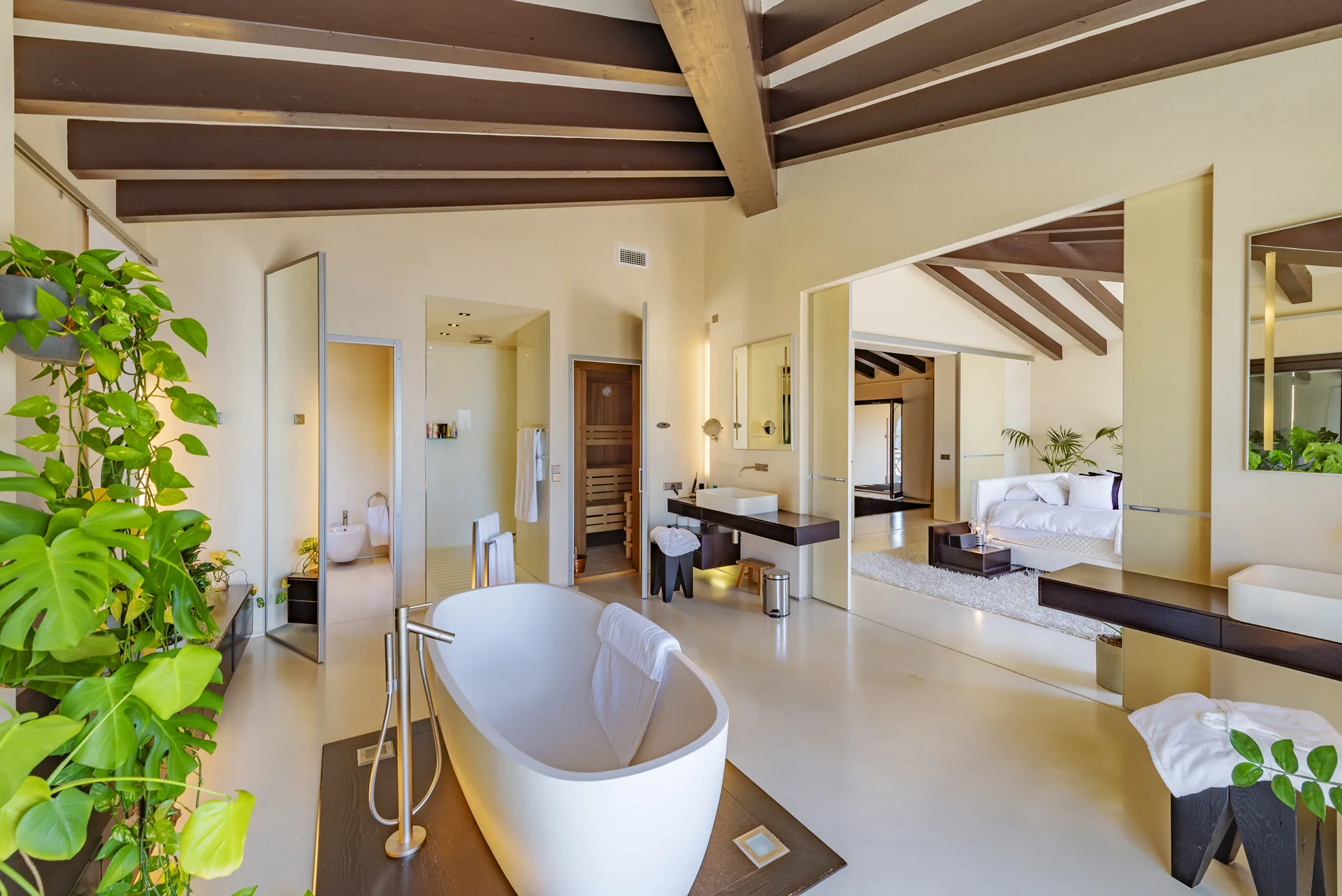 Unieke natuurstenen villa met panoramisch uitzicht op zee-19