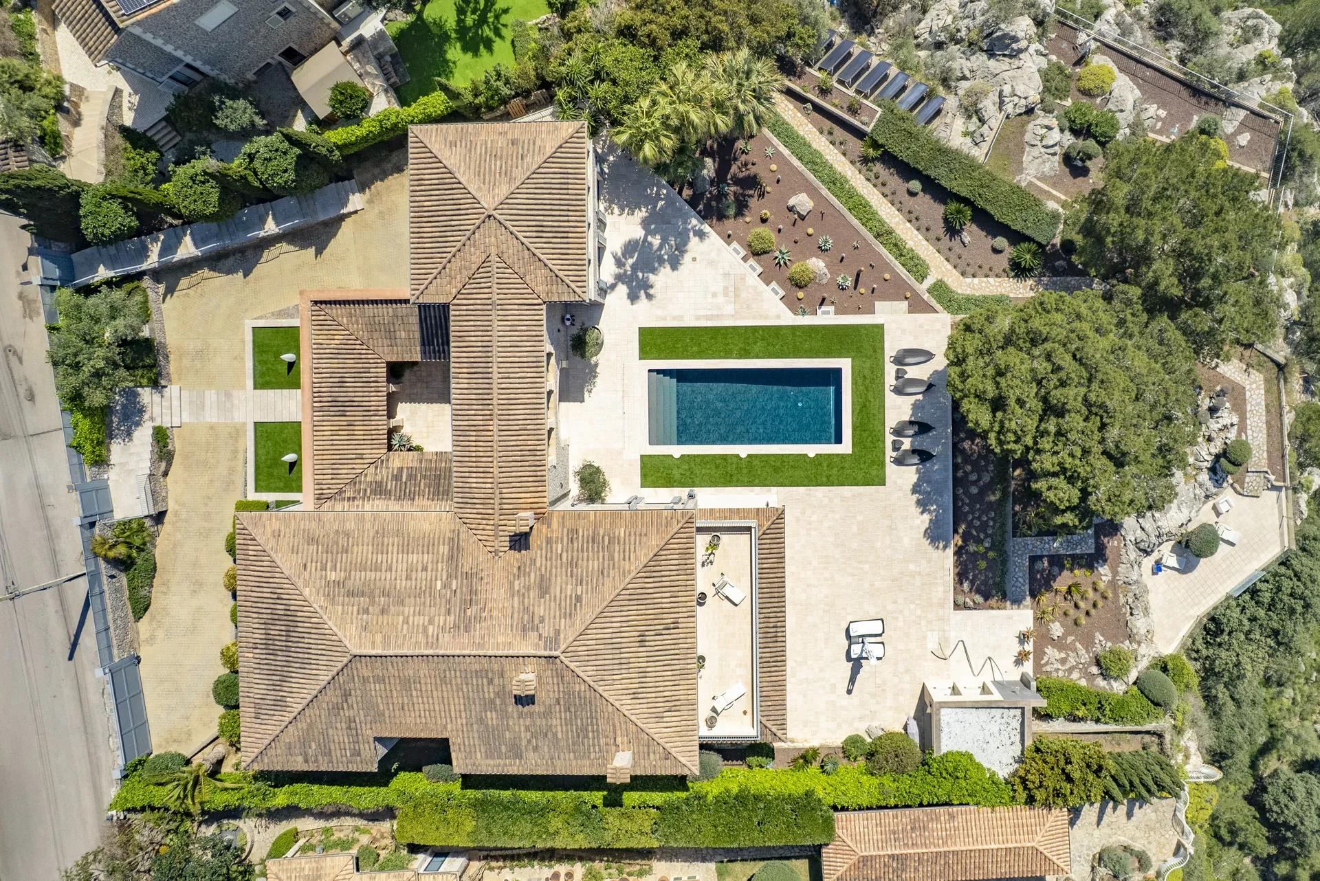 Unieke natuurstenen villa met panoramisch uitzicht op zee-39