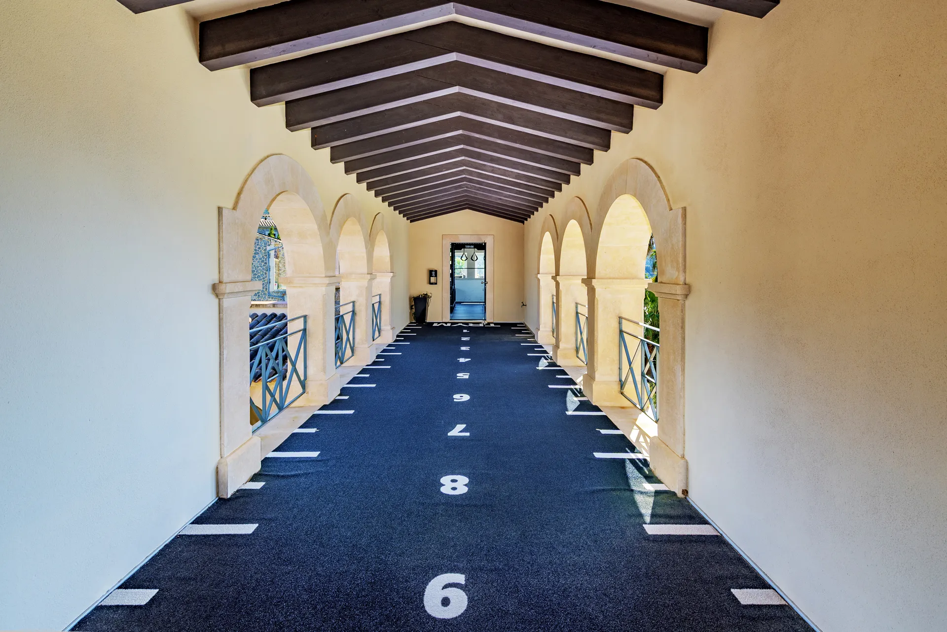 Unieke natuurstenen villa met panoramisch uitzicht op zee-21