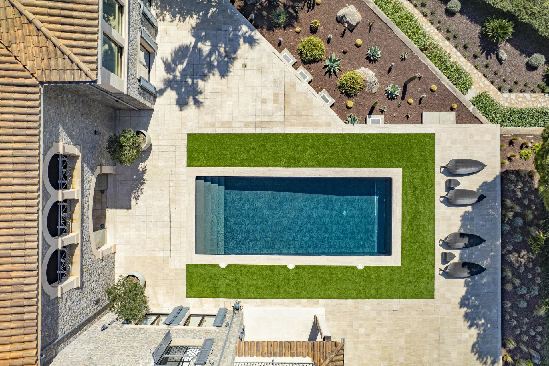 Unieke natuurstenen villa met panoramisch uitzicht op zee-40
