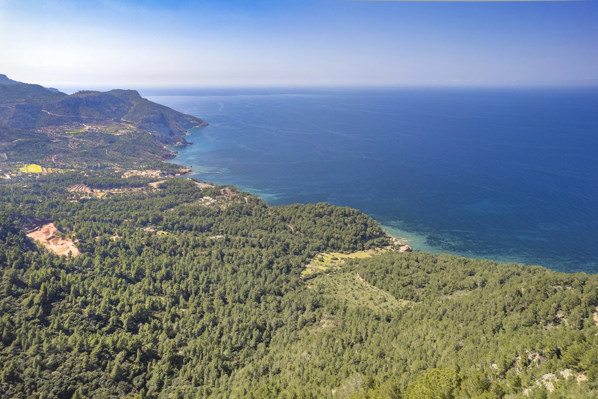 Unieke natuurstenen villa met panoramisch uitzicht op zee-35